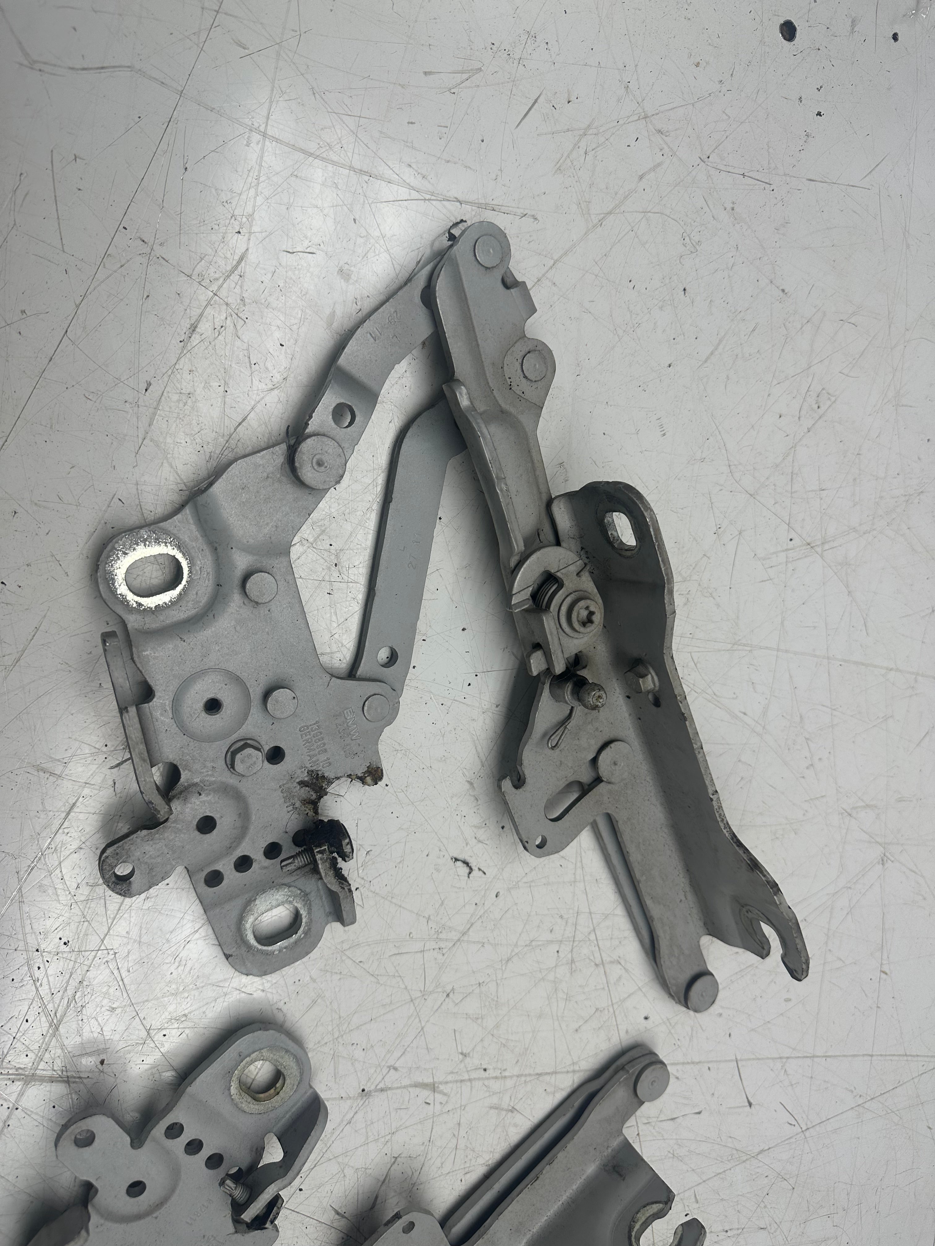 BMW 3 Series Both Bonnet Hinges Set Right & Left (139896 10) (7239415) (7239416)