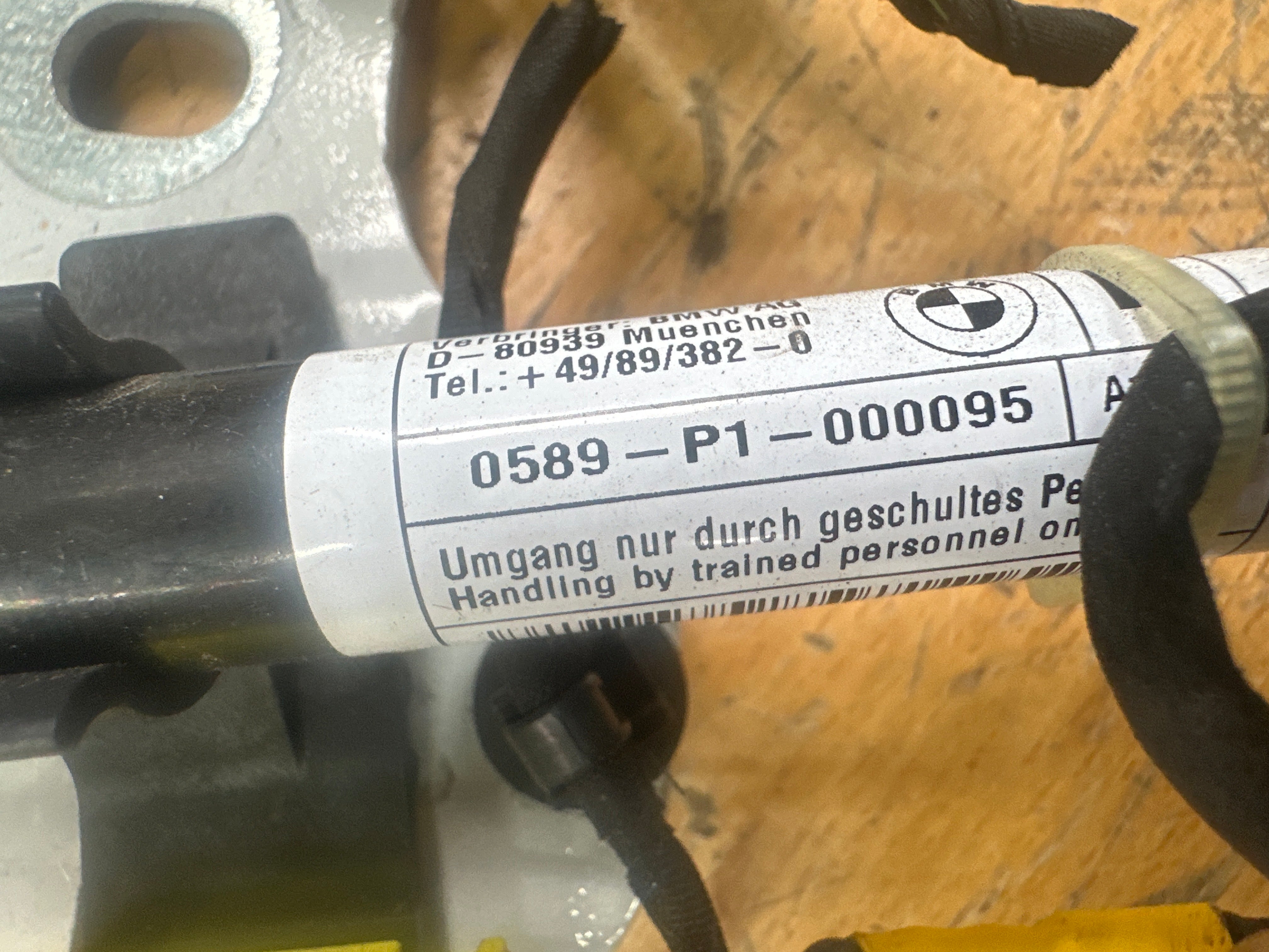 BMW X5 G05 2019 Right Driver’s Bonnet Hood Hinge with Actuator (7418202)