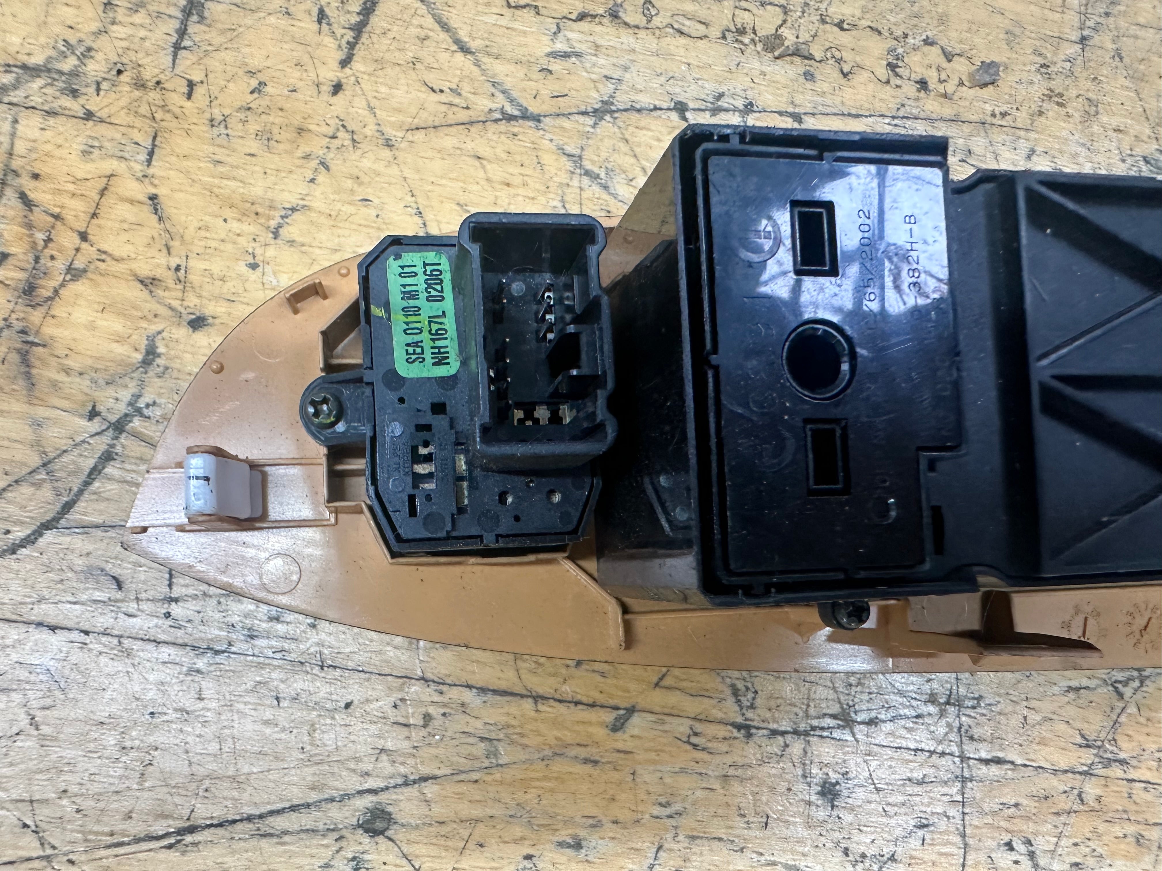Honda Accord 2008 Front Right Driver's Door Window Switch (83541-SEA)