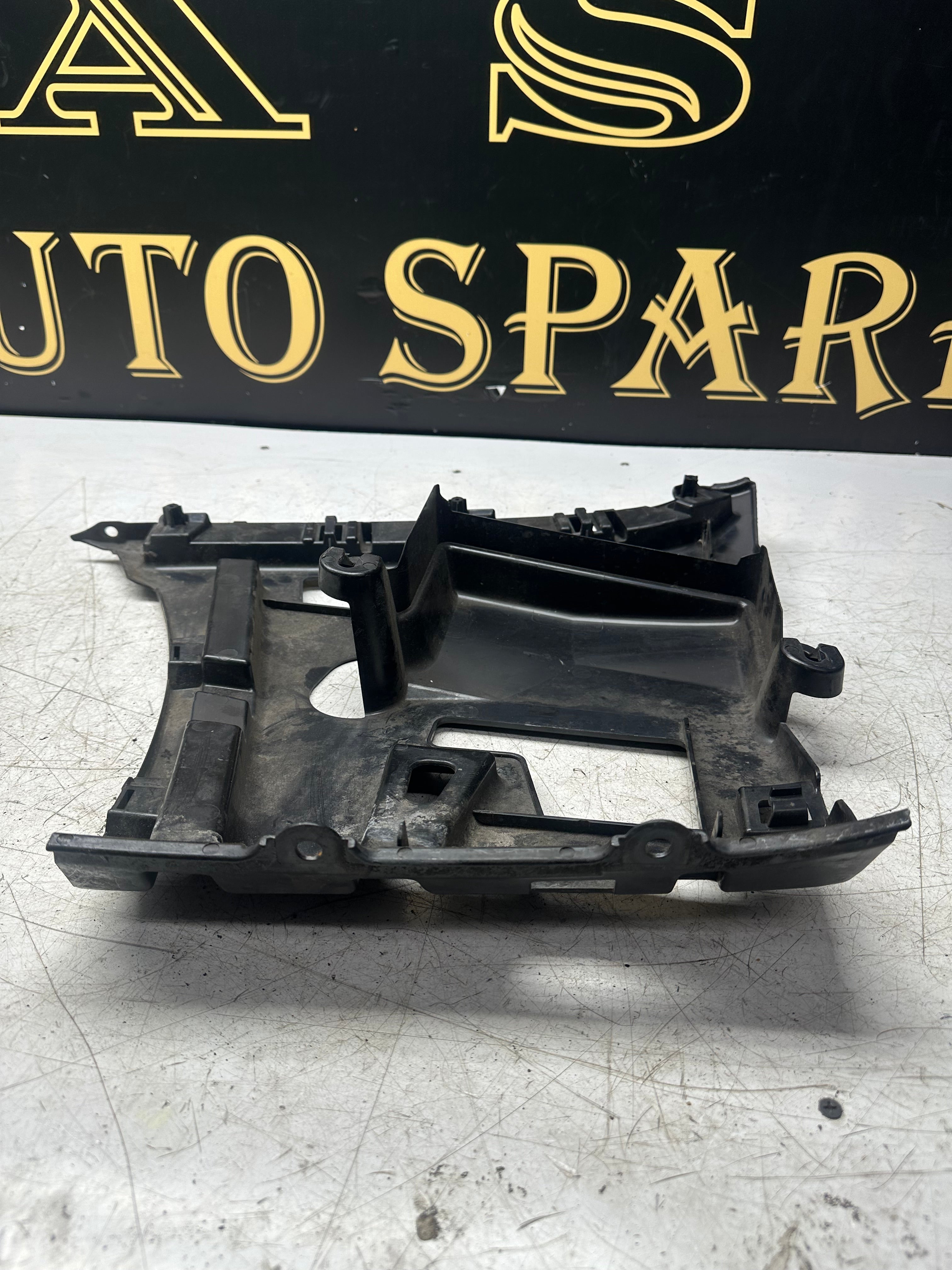 BMW 3 Series F30 Rear Right Bumper Bracket / Guide (2011–2019)(7256924)