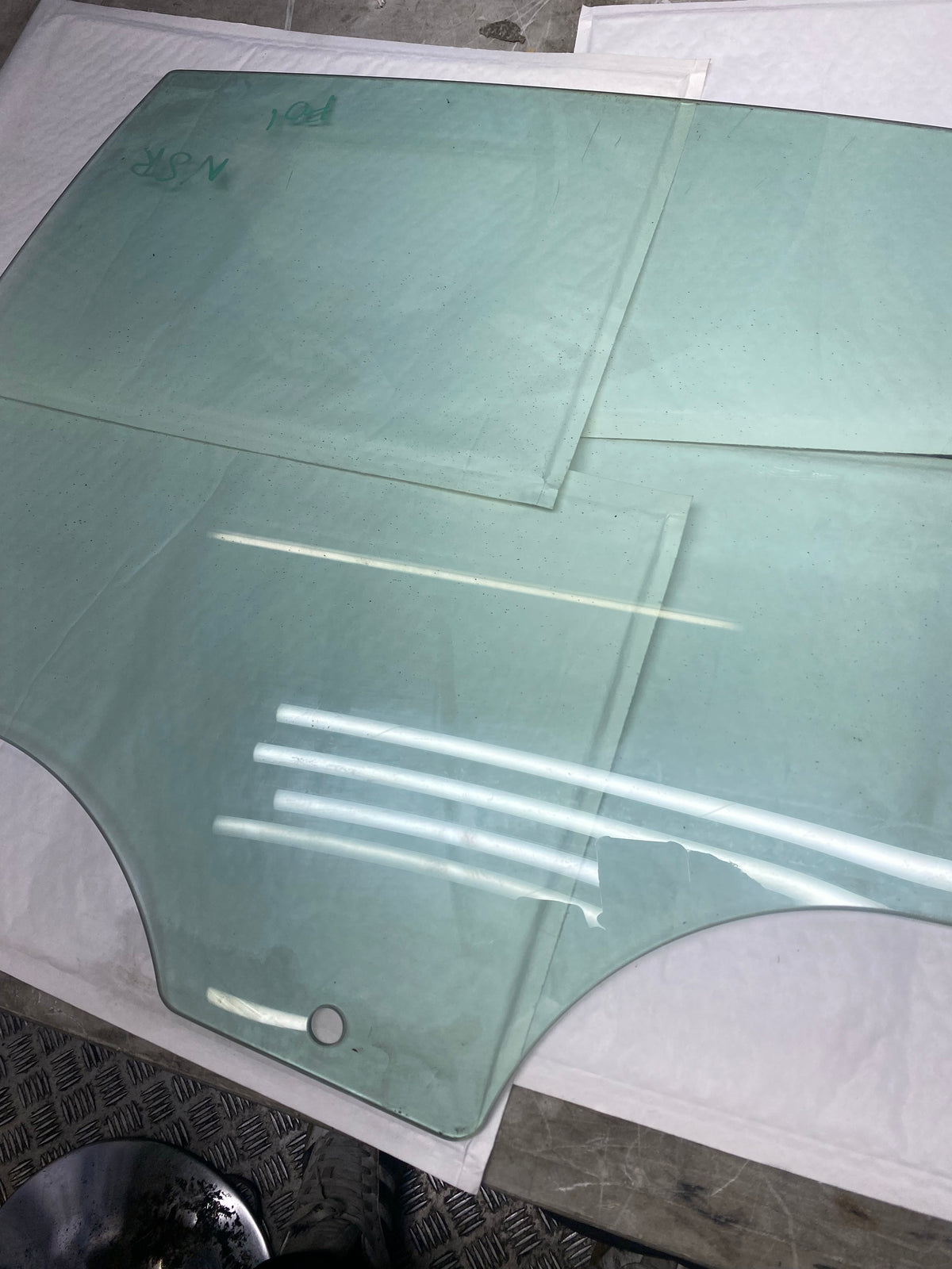 BMW 7 Series F01 Rear Passenger Side Window Glass 2008–2015