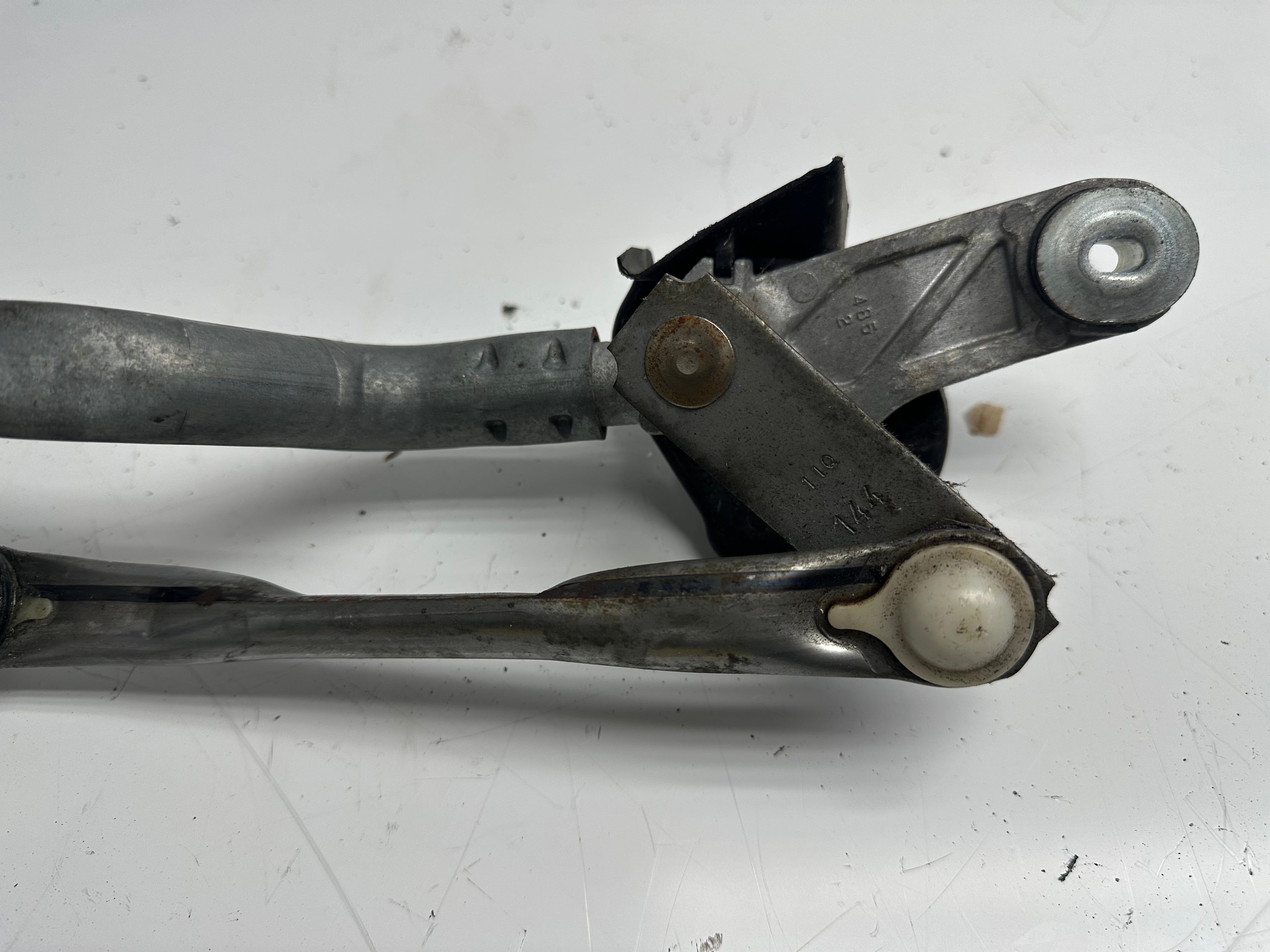 Toyota Yaris Front Wiper Motor & Linkage (85110-0D200, 159300-4124)