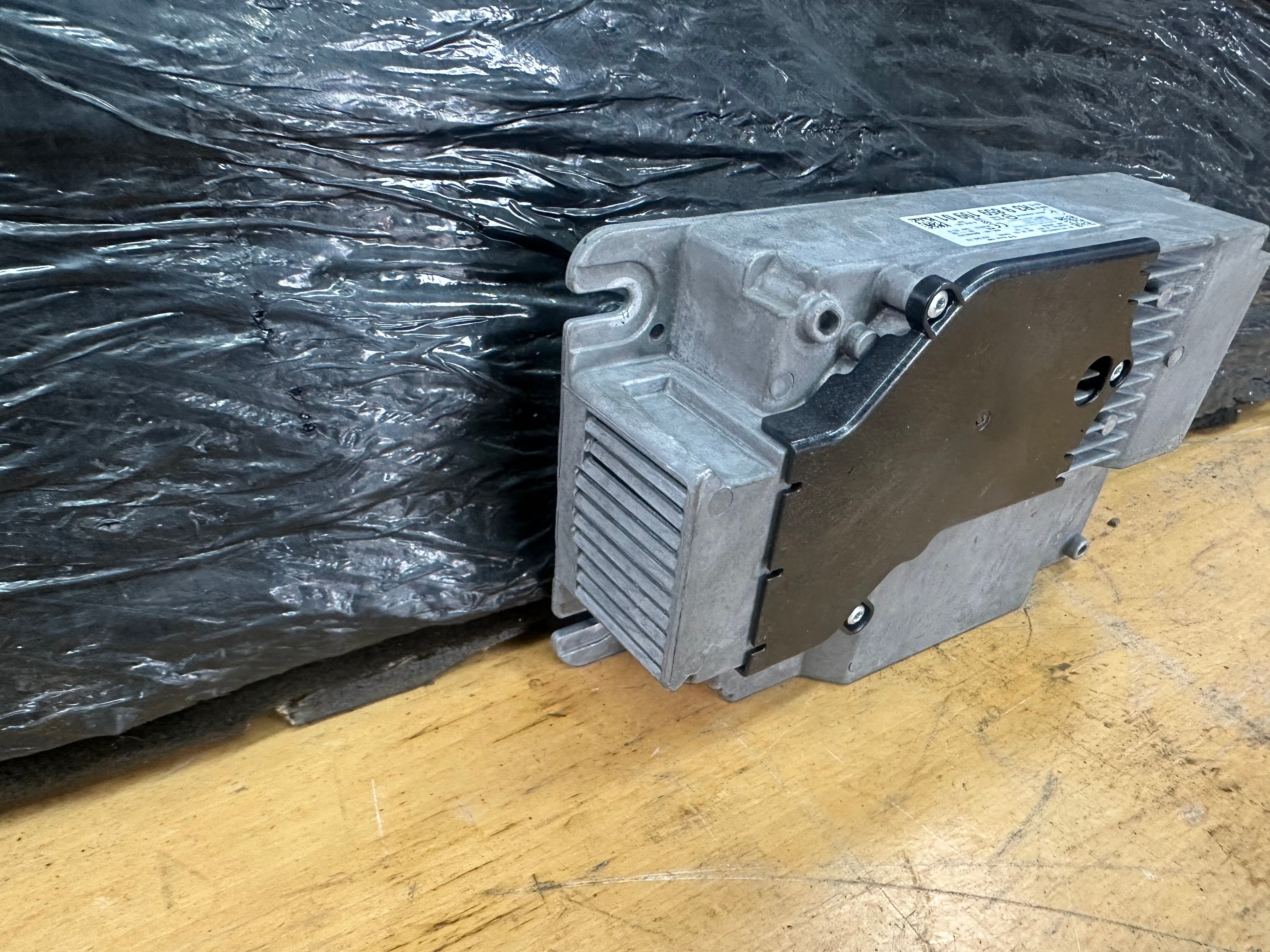 BMW X5 Series F95 G05 2019 Tuner Audio Amplifier Secondary (R3 9859199 01)