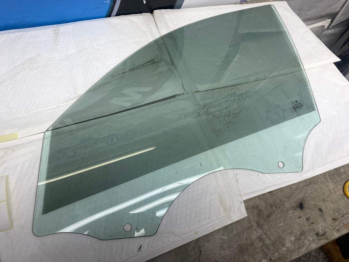 BMW 1 Series E87 Front Passenger Side Window Glass 2004–2011