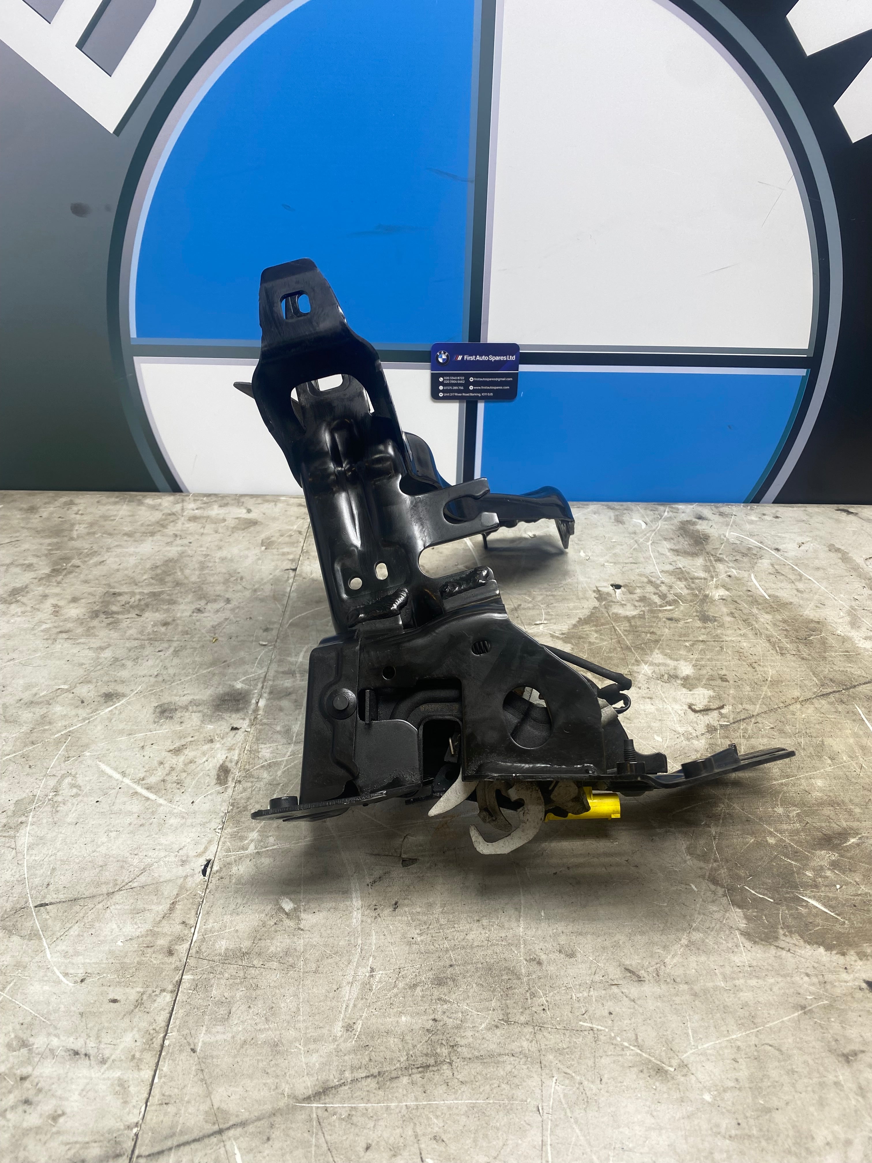 BMW 5 & 6 Series F10 / F06 Headlight Mounting Bracket with Lock