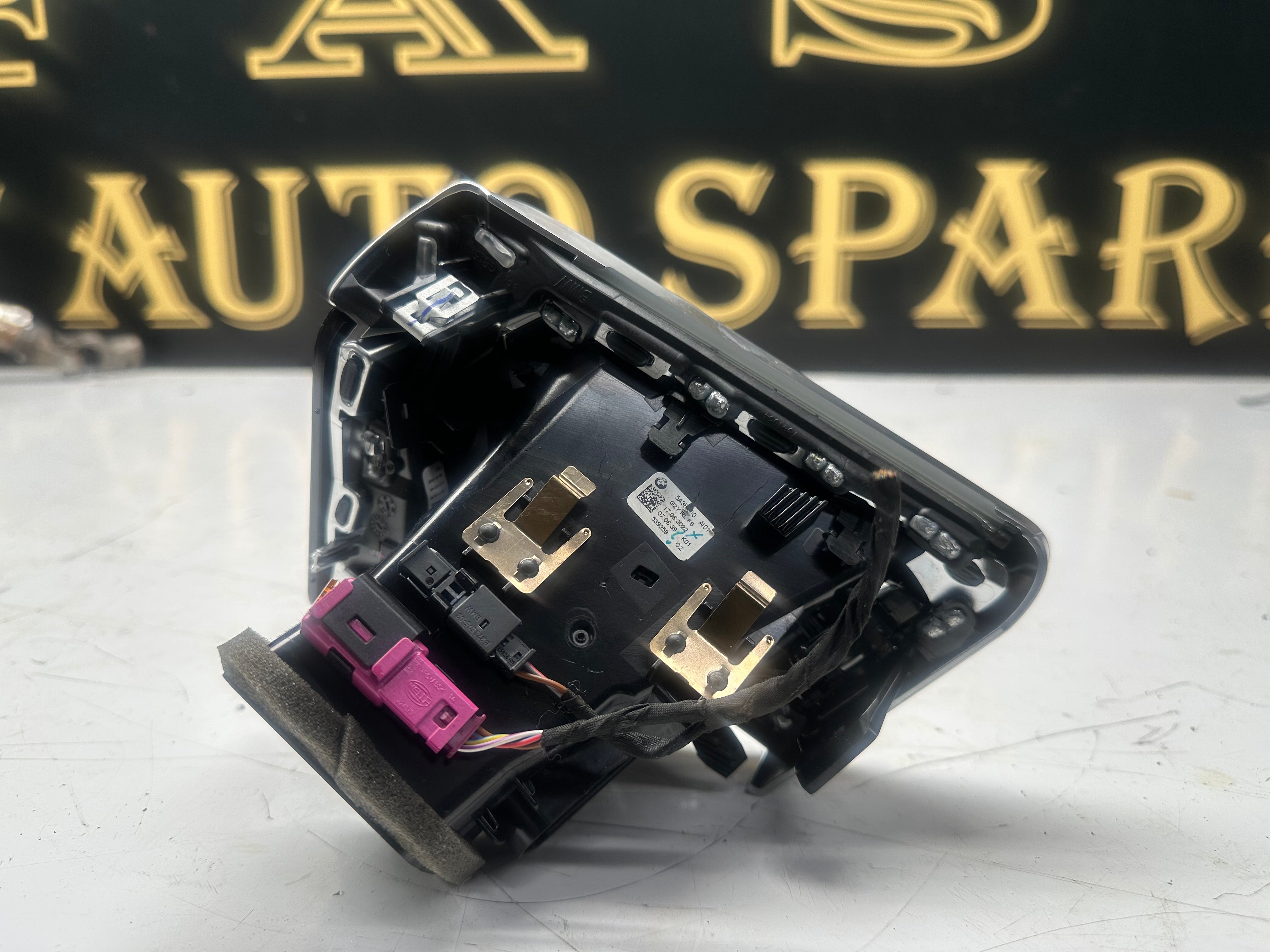 BMW 3 & 4 Series G20 G80 Dashboard Air Vent Grille Right (6848619) (9N962471402)