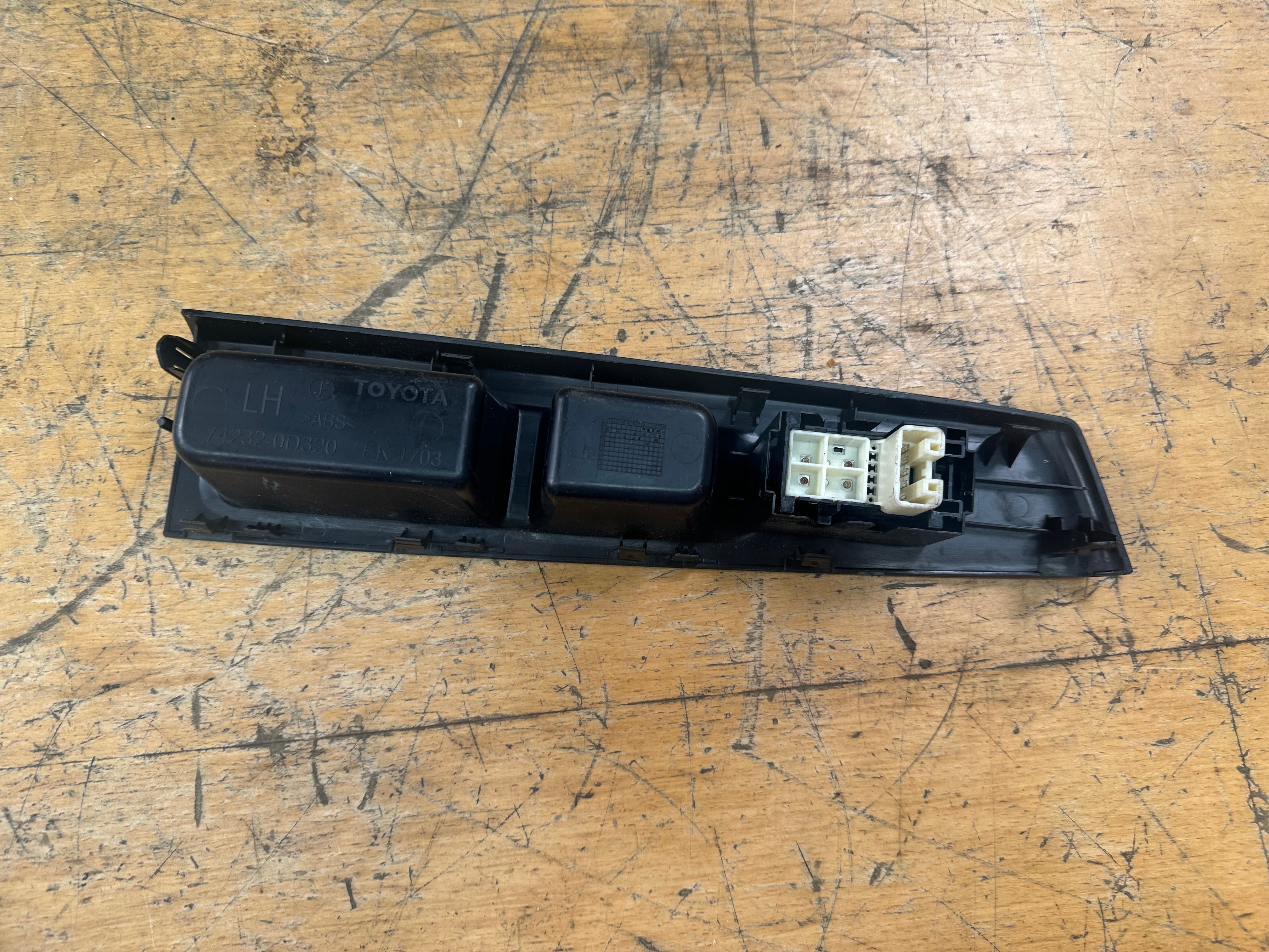 Toyota Yaris 2012 Front Passenger Left Window Switch (74232-0D320)