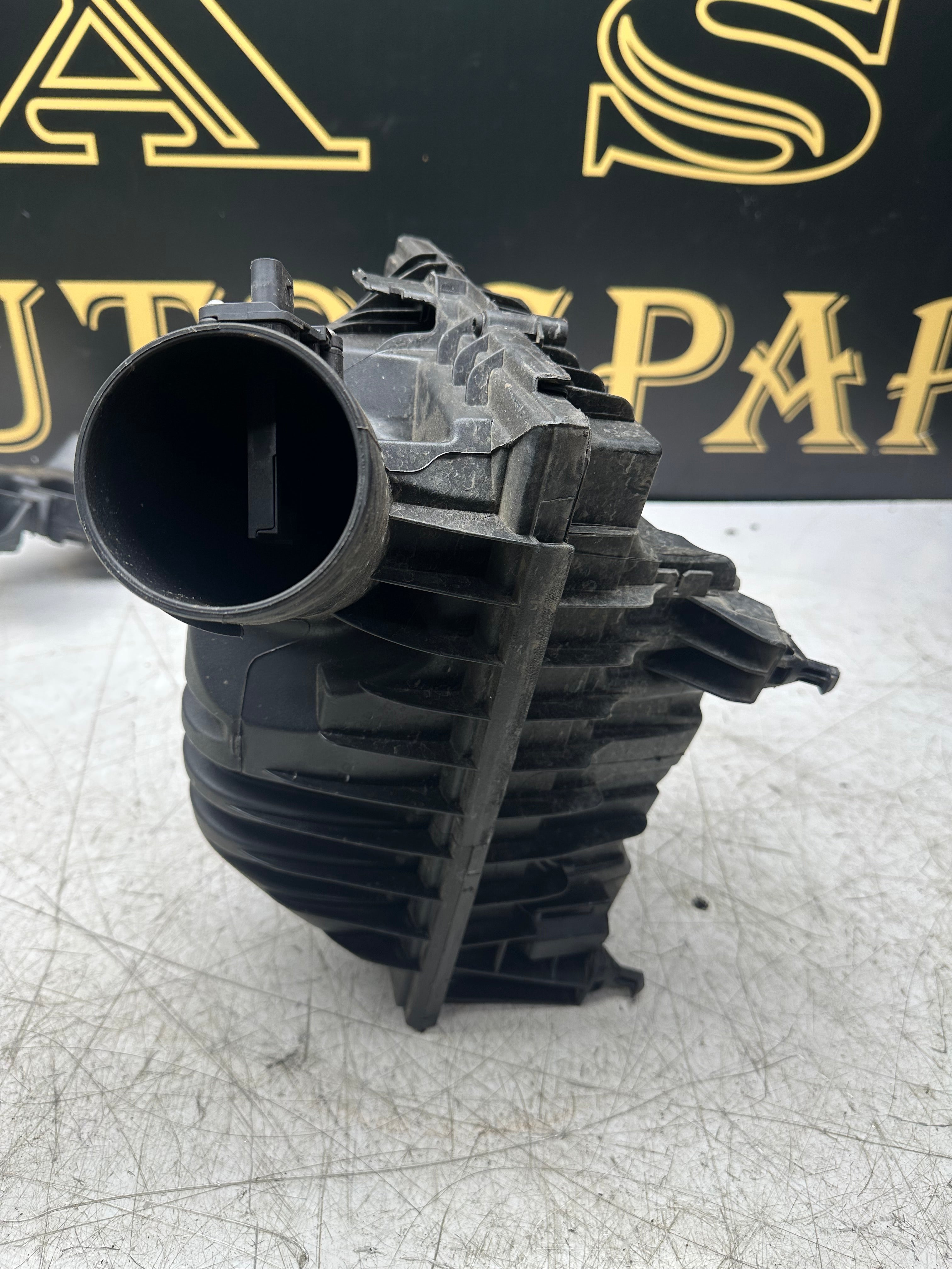 BMW 1 Series F40 1.5 Petrol Air Filter Box Housing OEM (8655834) – 2020