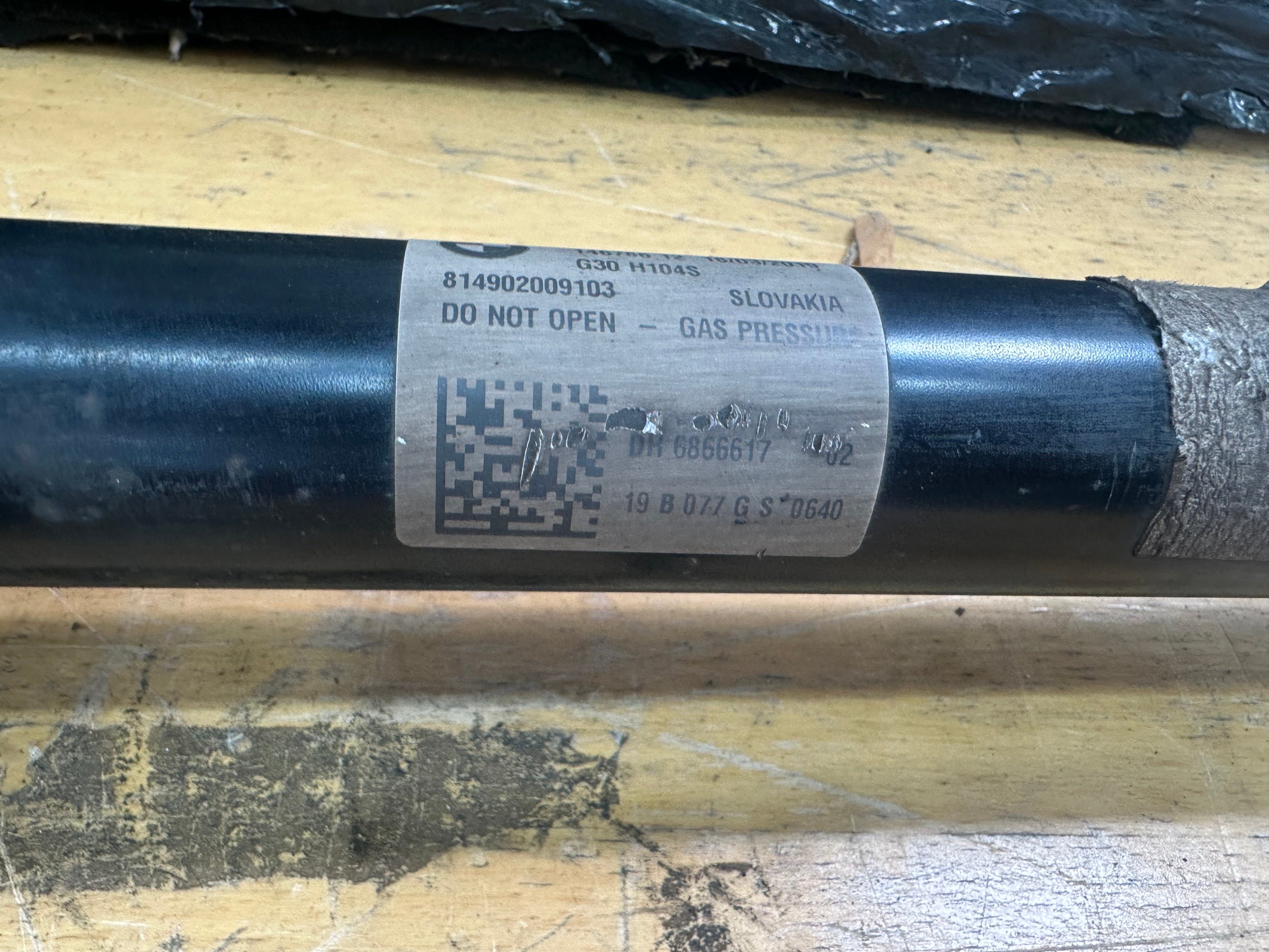 BMW 5 Series G30 Rear O/S N/S Left / Right Suspension Shock Absorber (6866617 02)