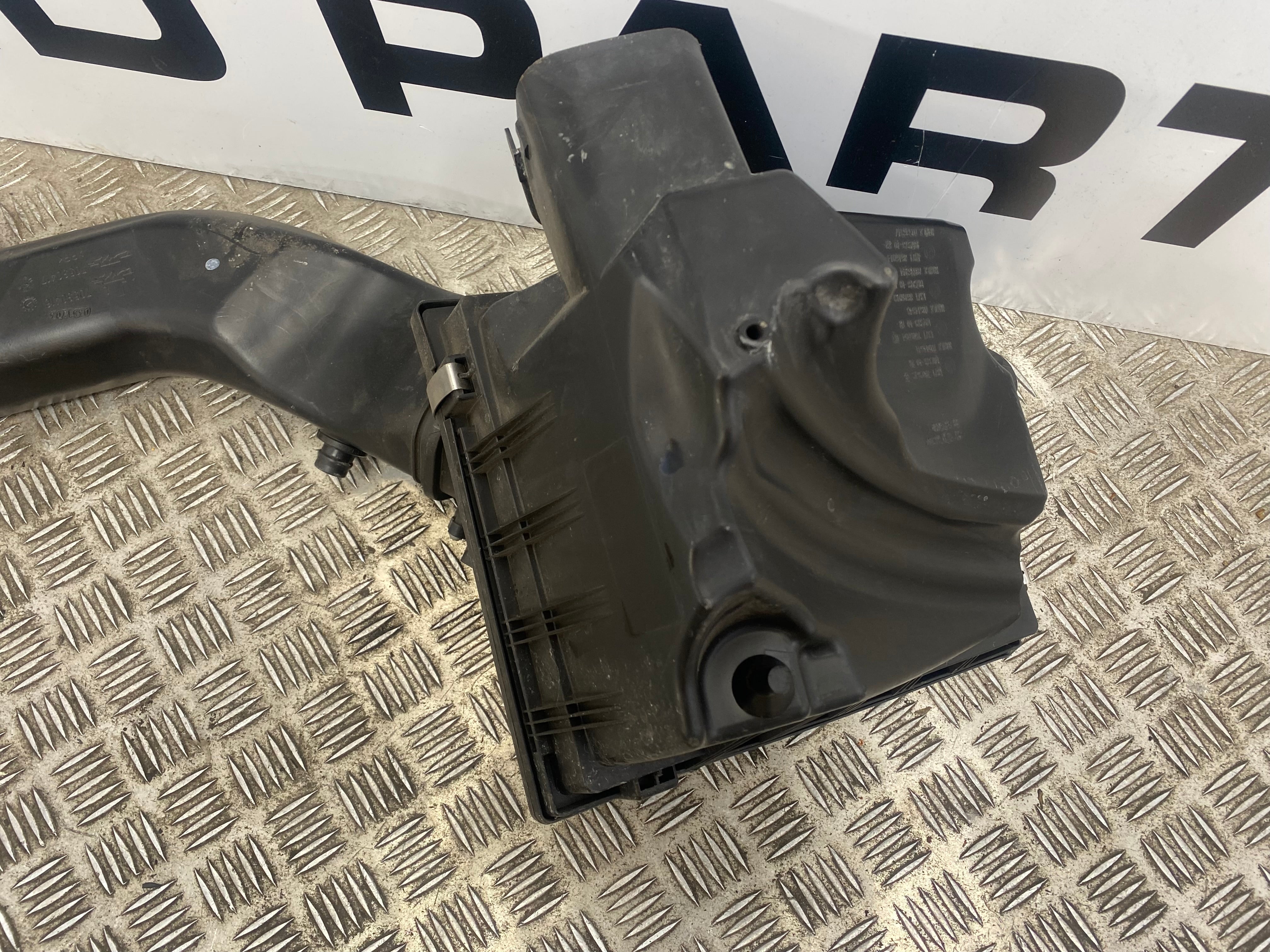 BMW 1/2/3/4 Series F20 F21 F22 F23 F30 F31 Air Filter Box & Air Intake Duct Pipe Filter Housing (7602642)