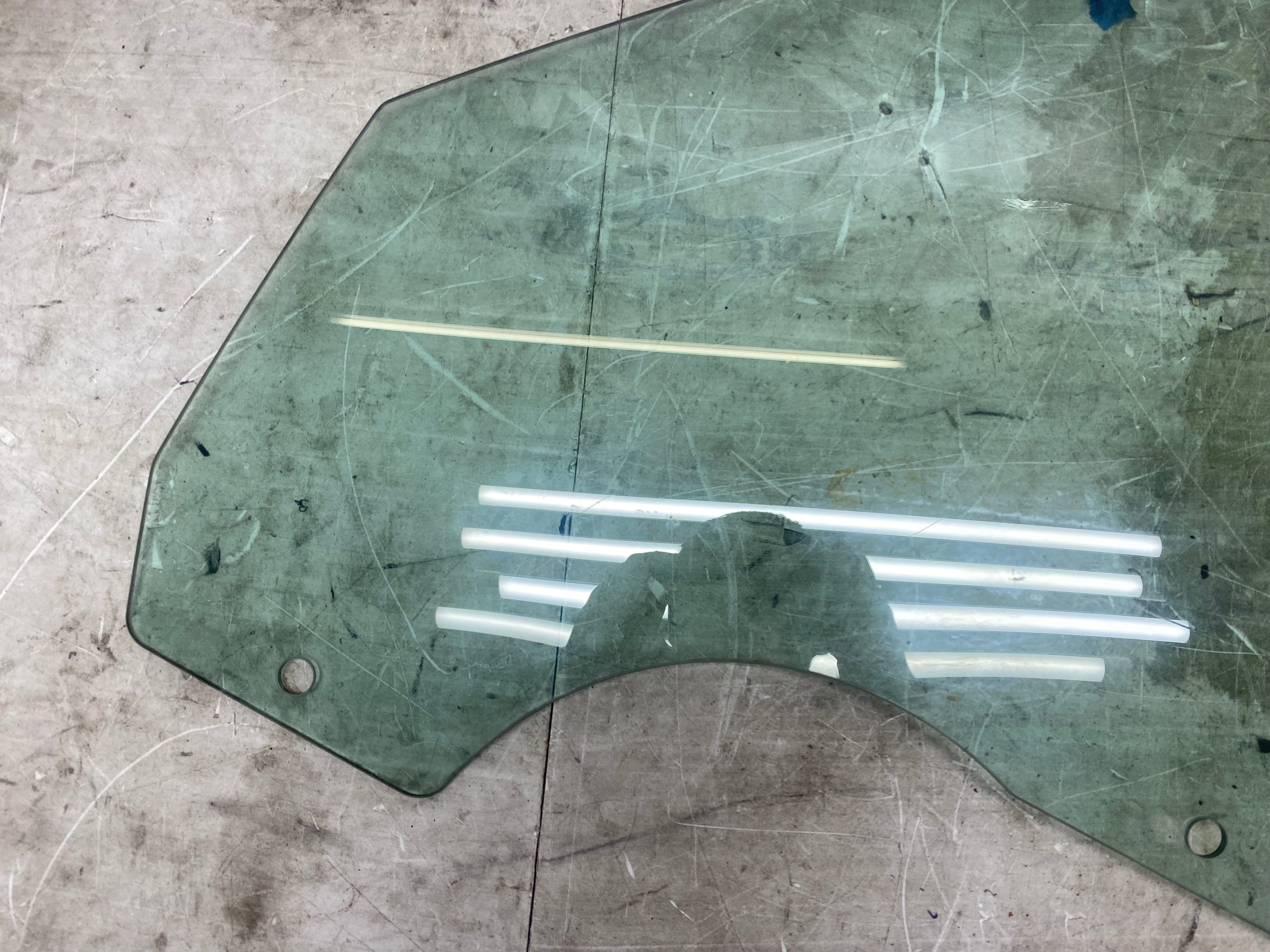 BMW 7 Series F01 Passenger Side Window Glass – 2008–2015