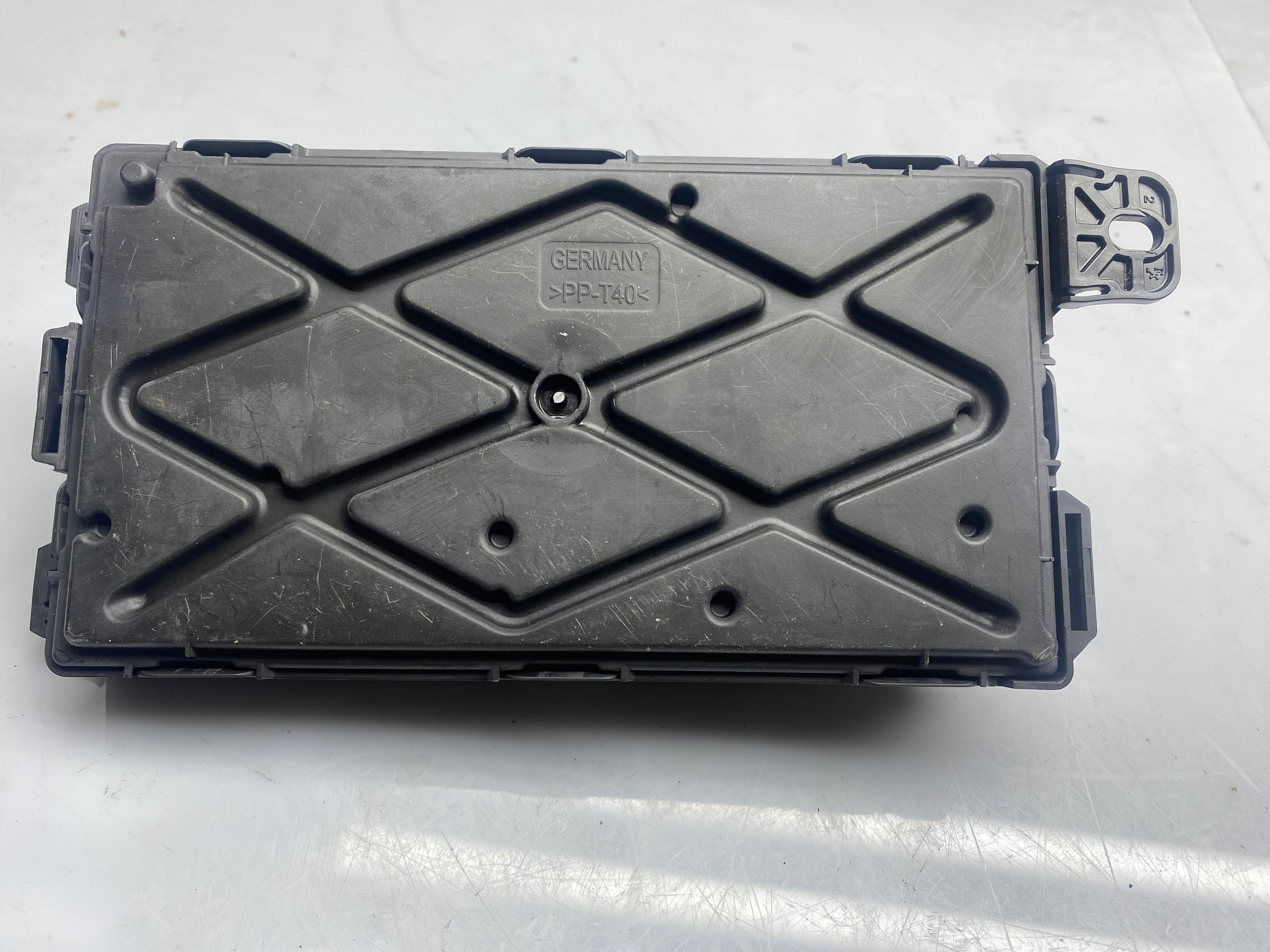 BMW 3 Series Rear Power Distribution Fuse Box (9329701-01) – 2012–2019