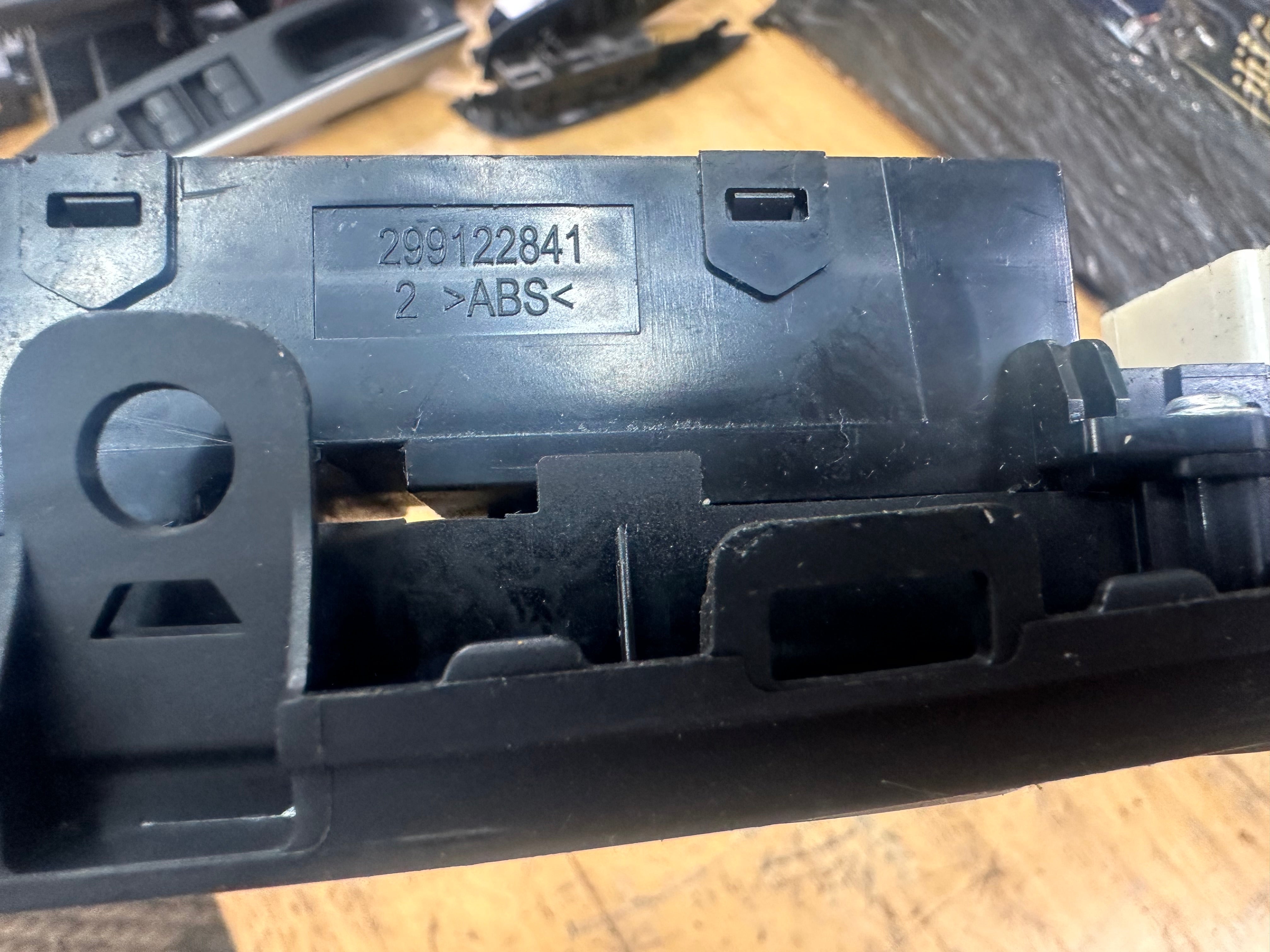 Hyundai i10 2016 O/S/F Driver Right Front Window Control Switch (82740-B9030)