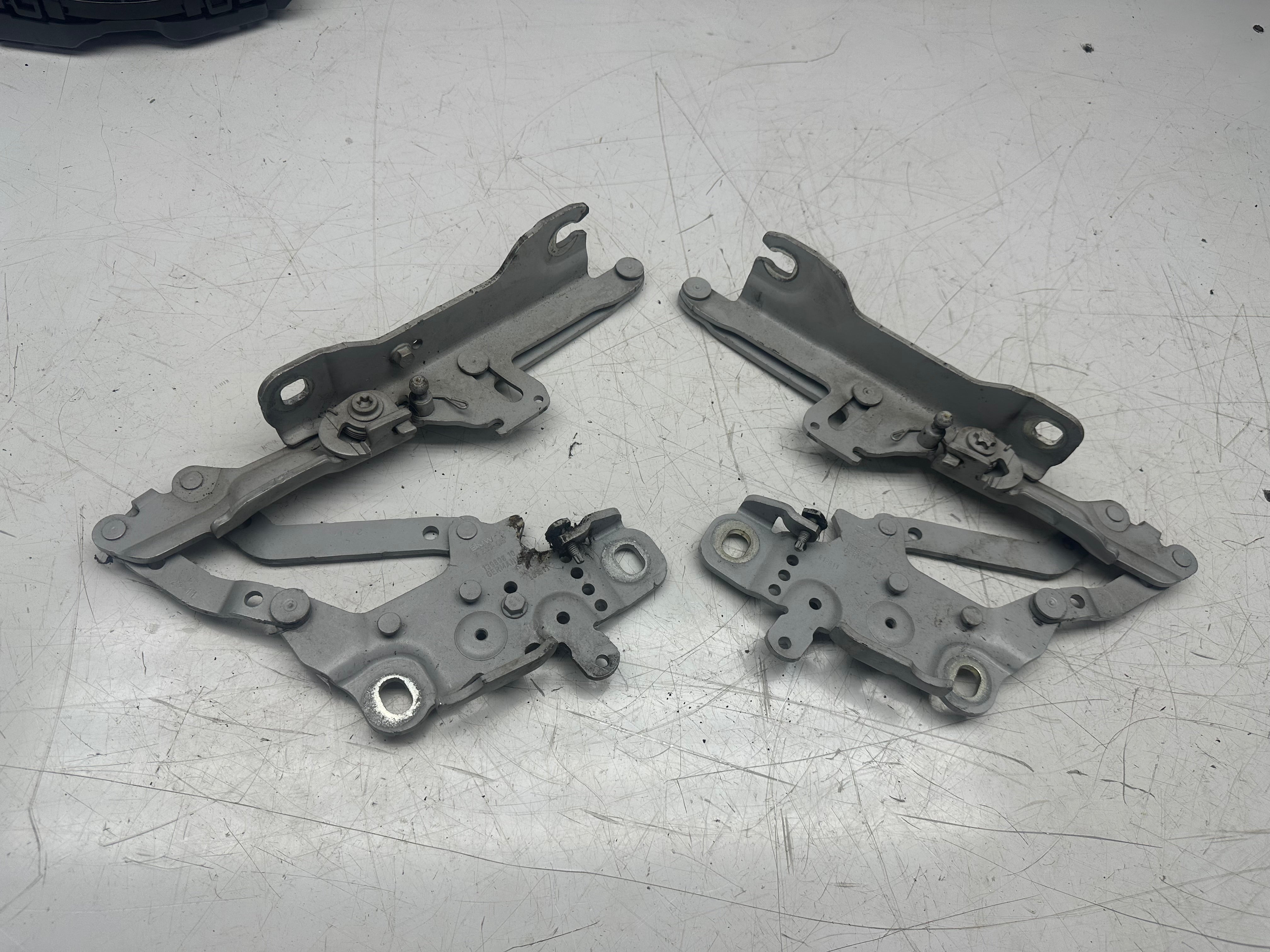 BMW 3 Series Both Bonnet Hinges Set Right & Left (139896 10) (7239415) (7239416)