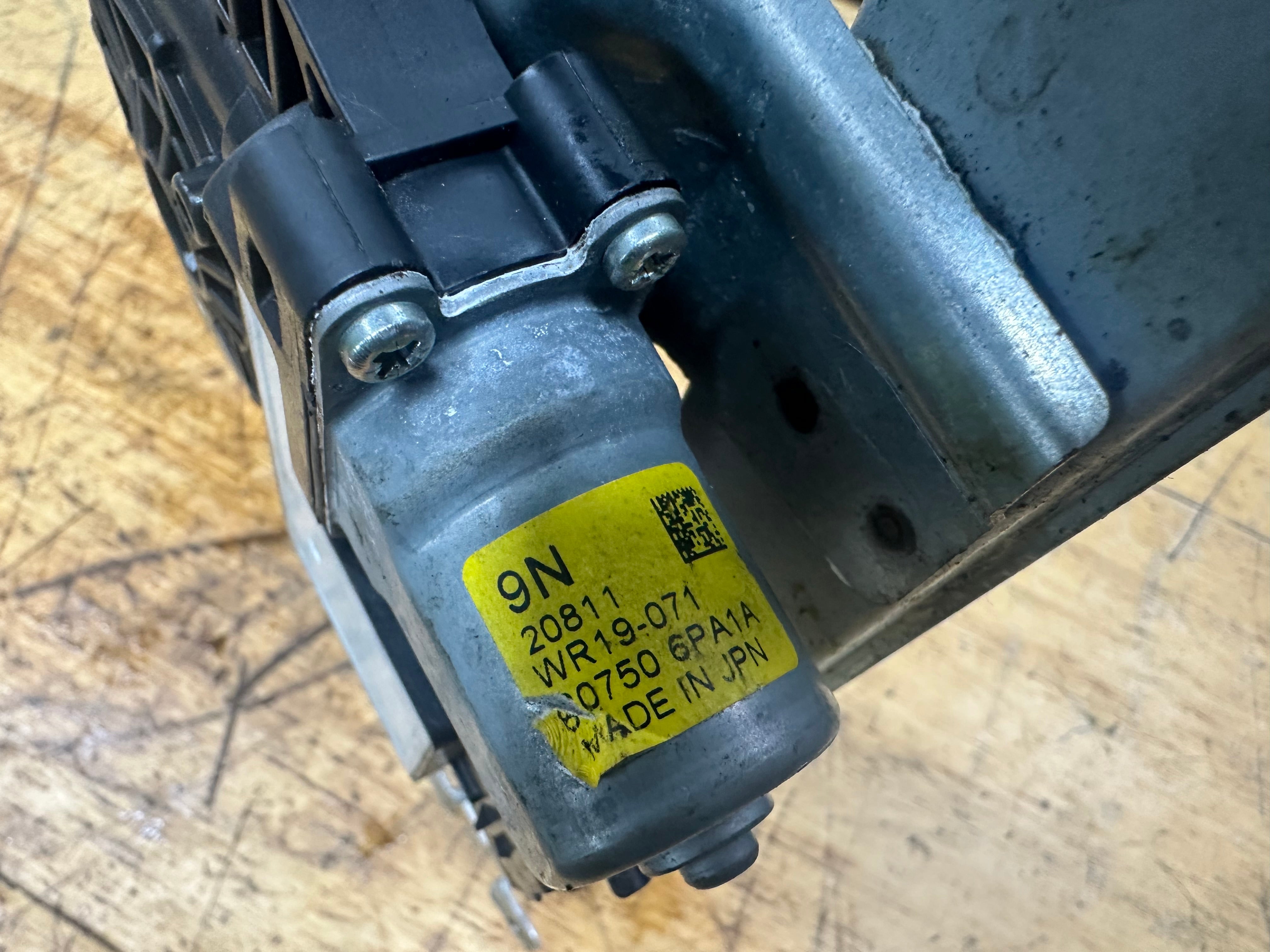 Nissan Juke 2019–On Window Regulator Front Right O/S/F (WR19-071) (80750 6PA1A)