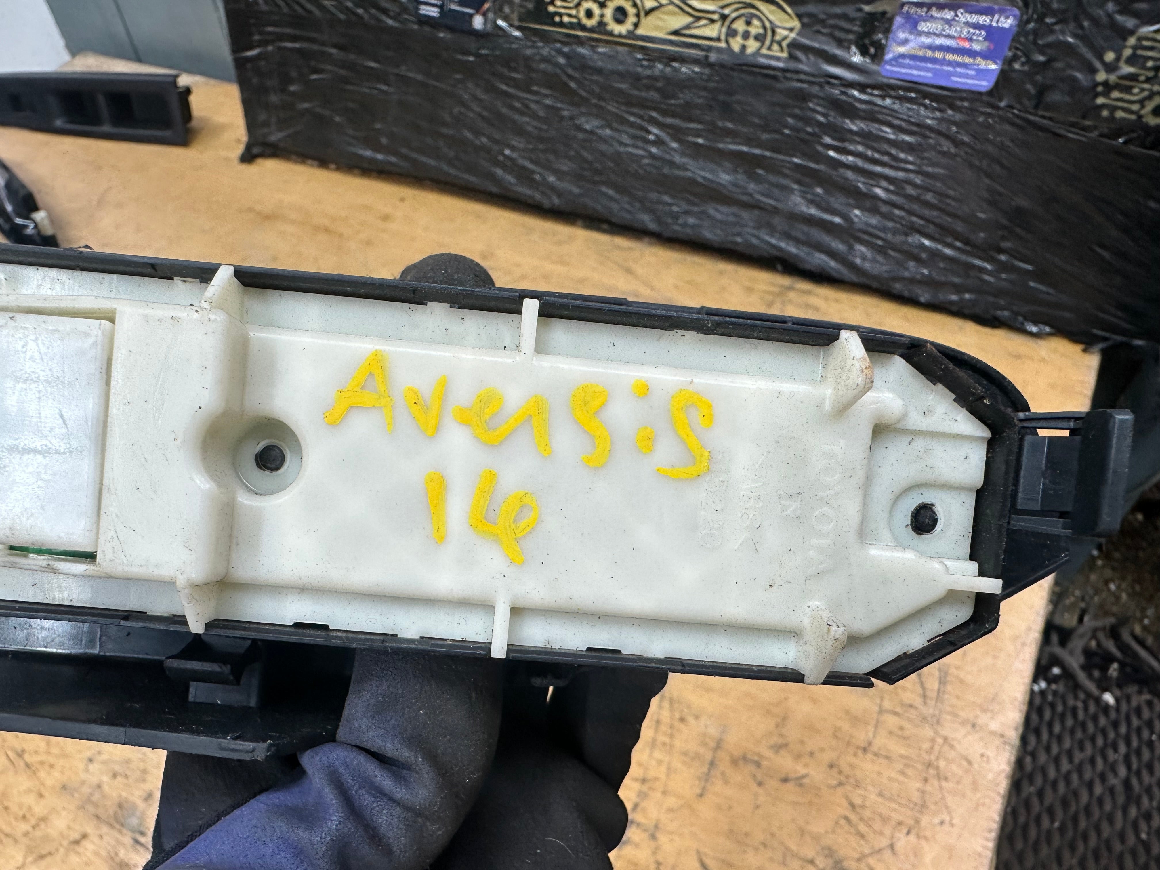 Toyota Auris 2014 Front Right Driver’s Window Control Switch (74231-02D30)