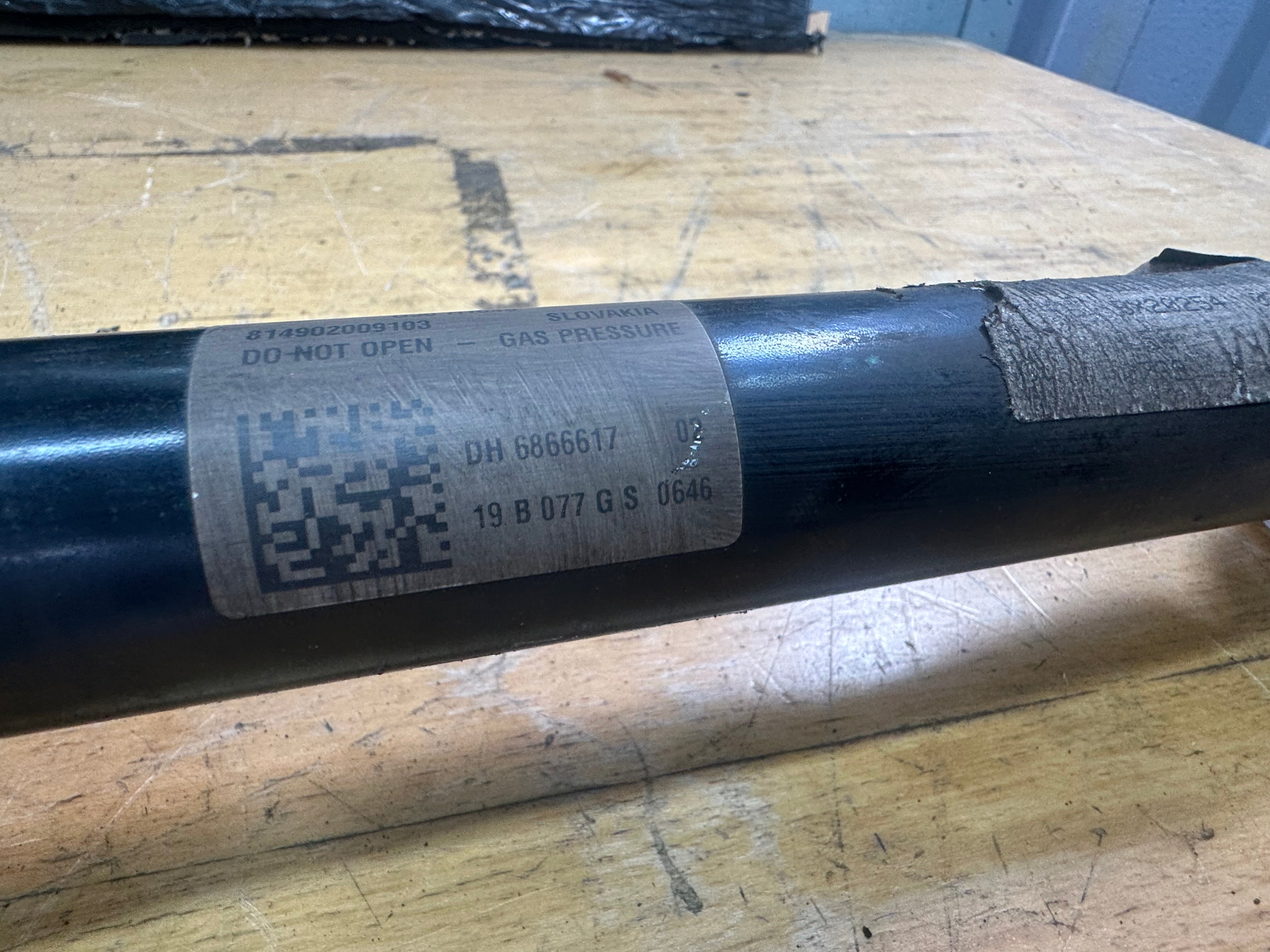 BMW 5 Series G30 Rear O/S N/S Left / Right Suspension Shock Absorber (6866617 02)