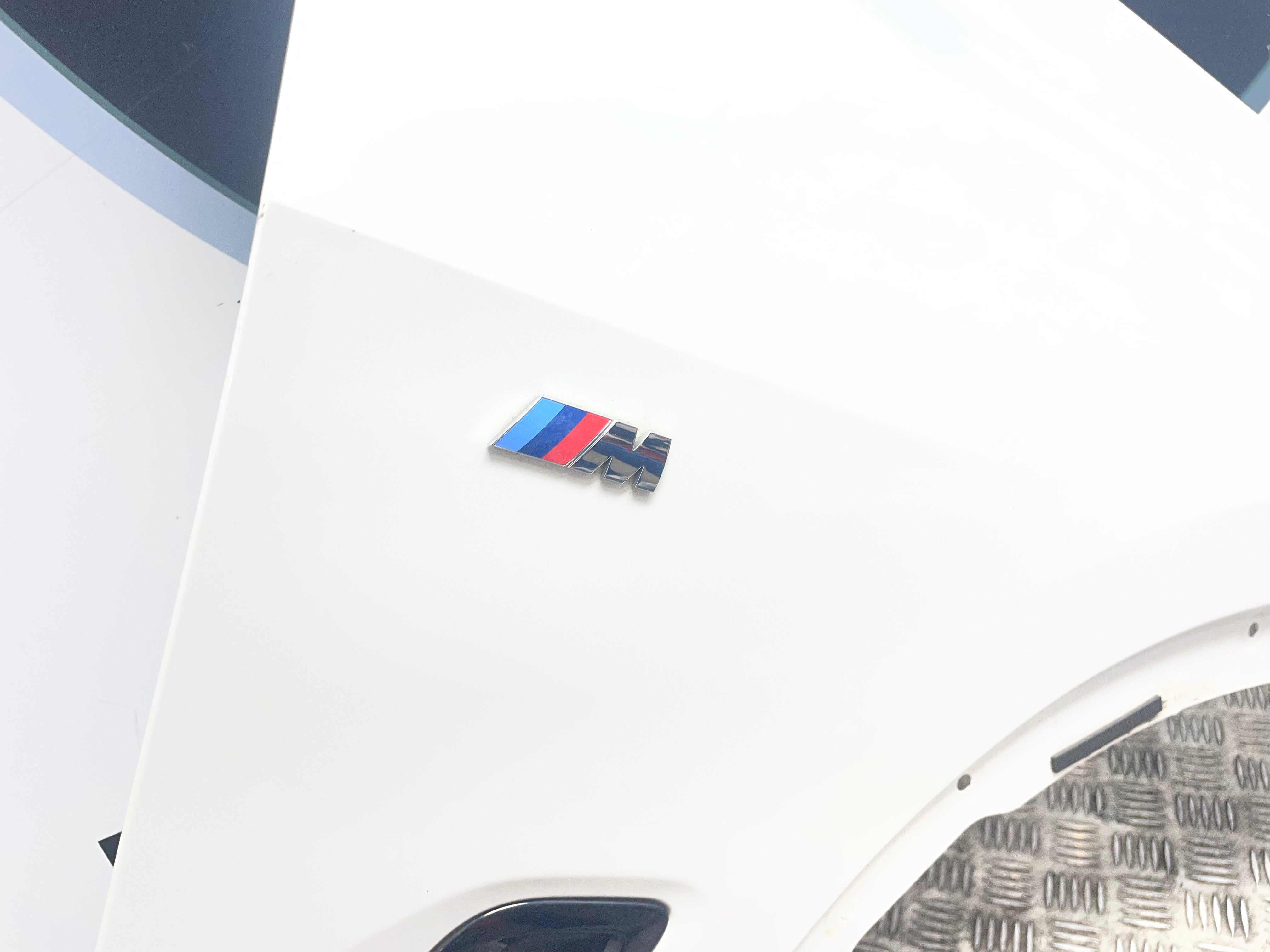 BMW x5 G05 right wing (yellow circled for small damage cur-like)
