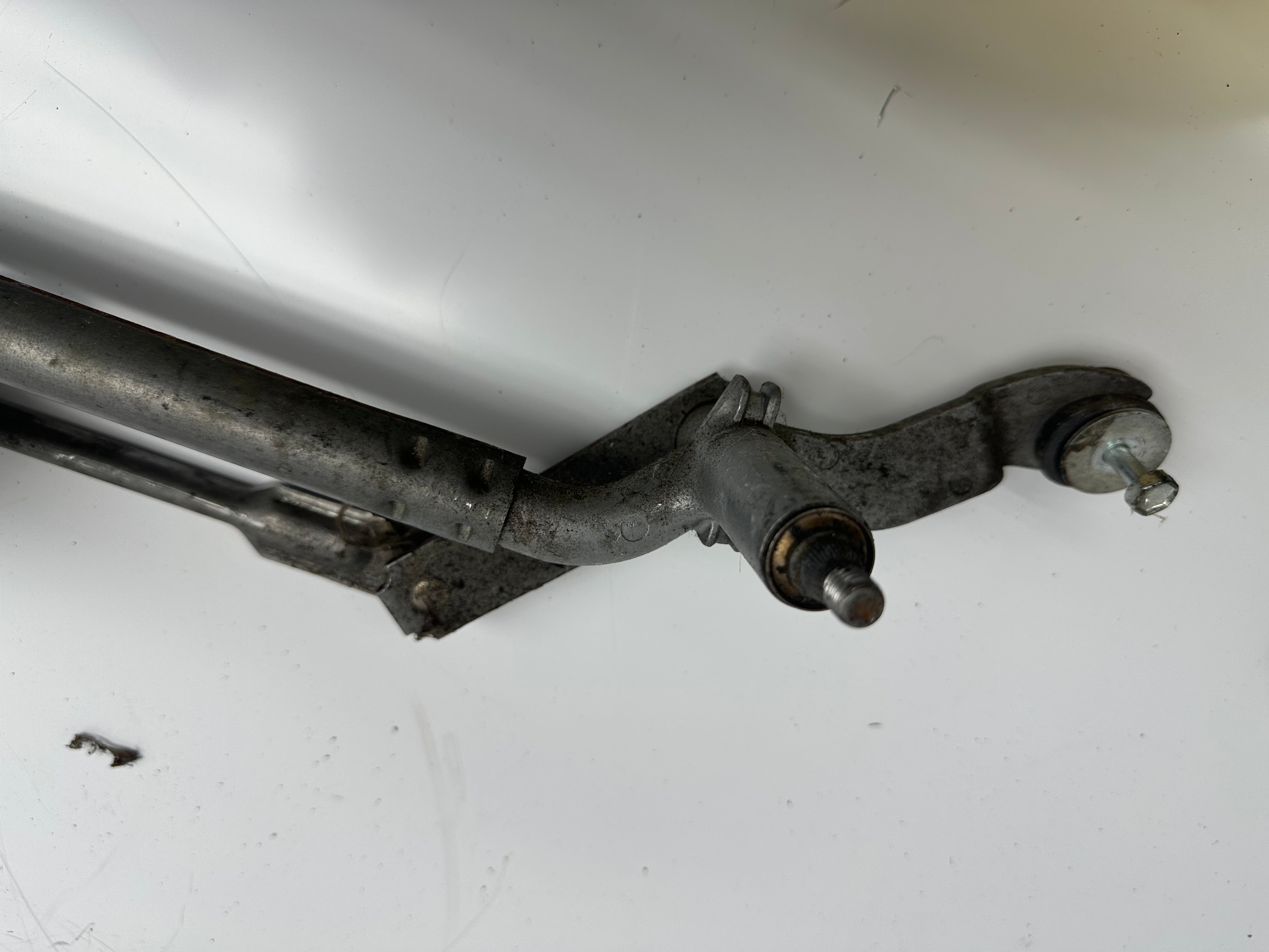 Suzuki Swift SG Front Wiper Motor & Linkage (38110-68L10)