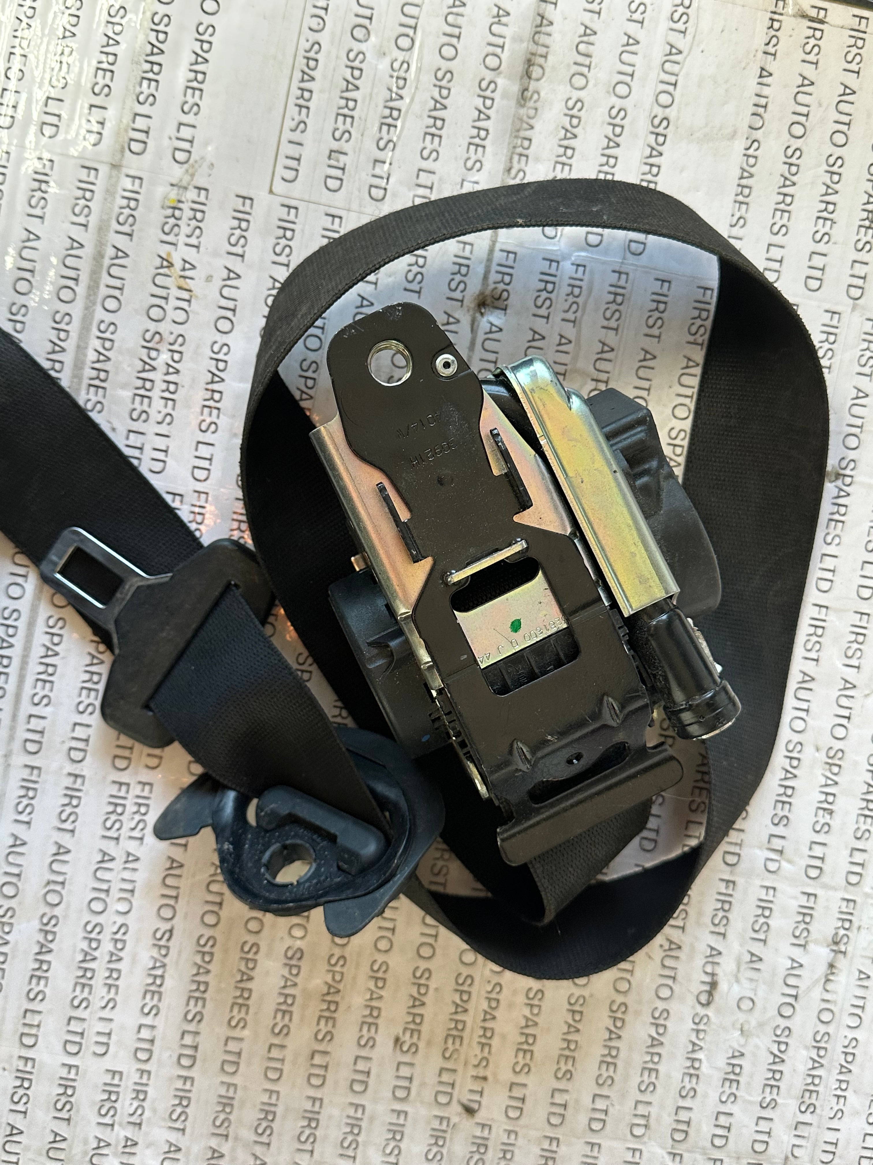 Mercedes W205 2017-On Front Left Seat Belt (8.5L-0000) - C-Class