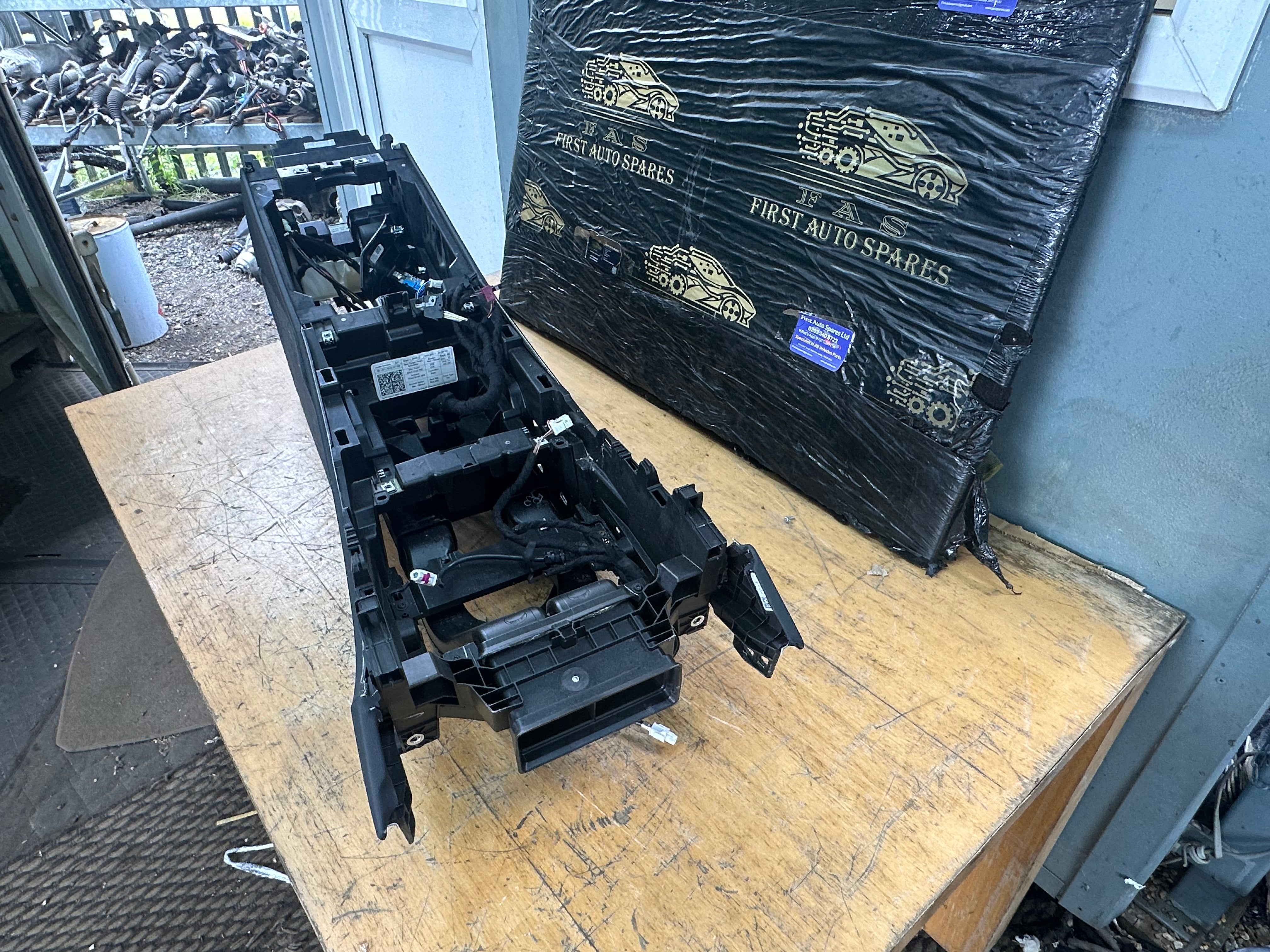 BMW X5 G05 2019 Center Console (939987309) (6521913785449) (9399726)