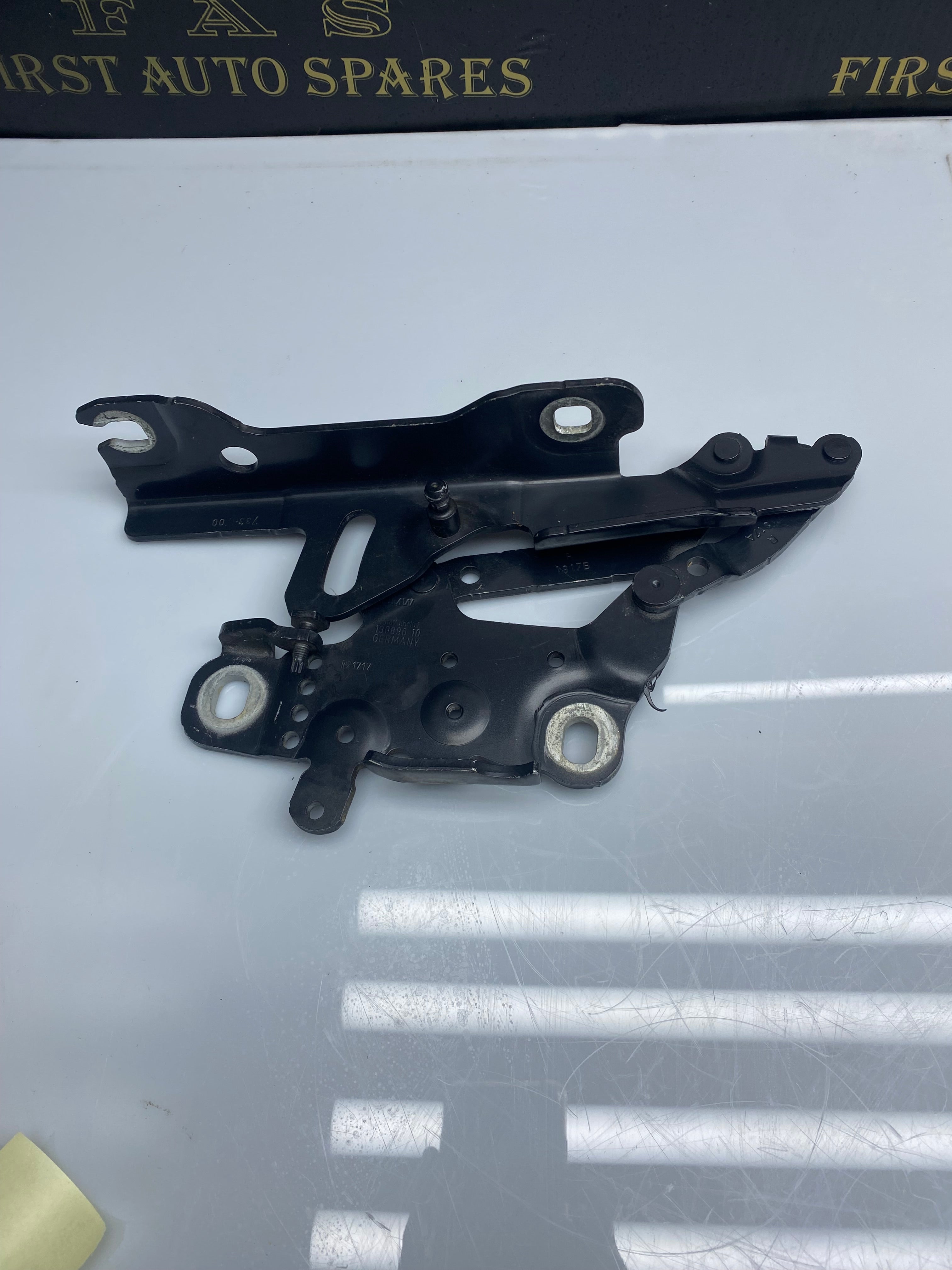 BMW 3 Series Front Right Side Bonnet Hood Hinge (13989610)