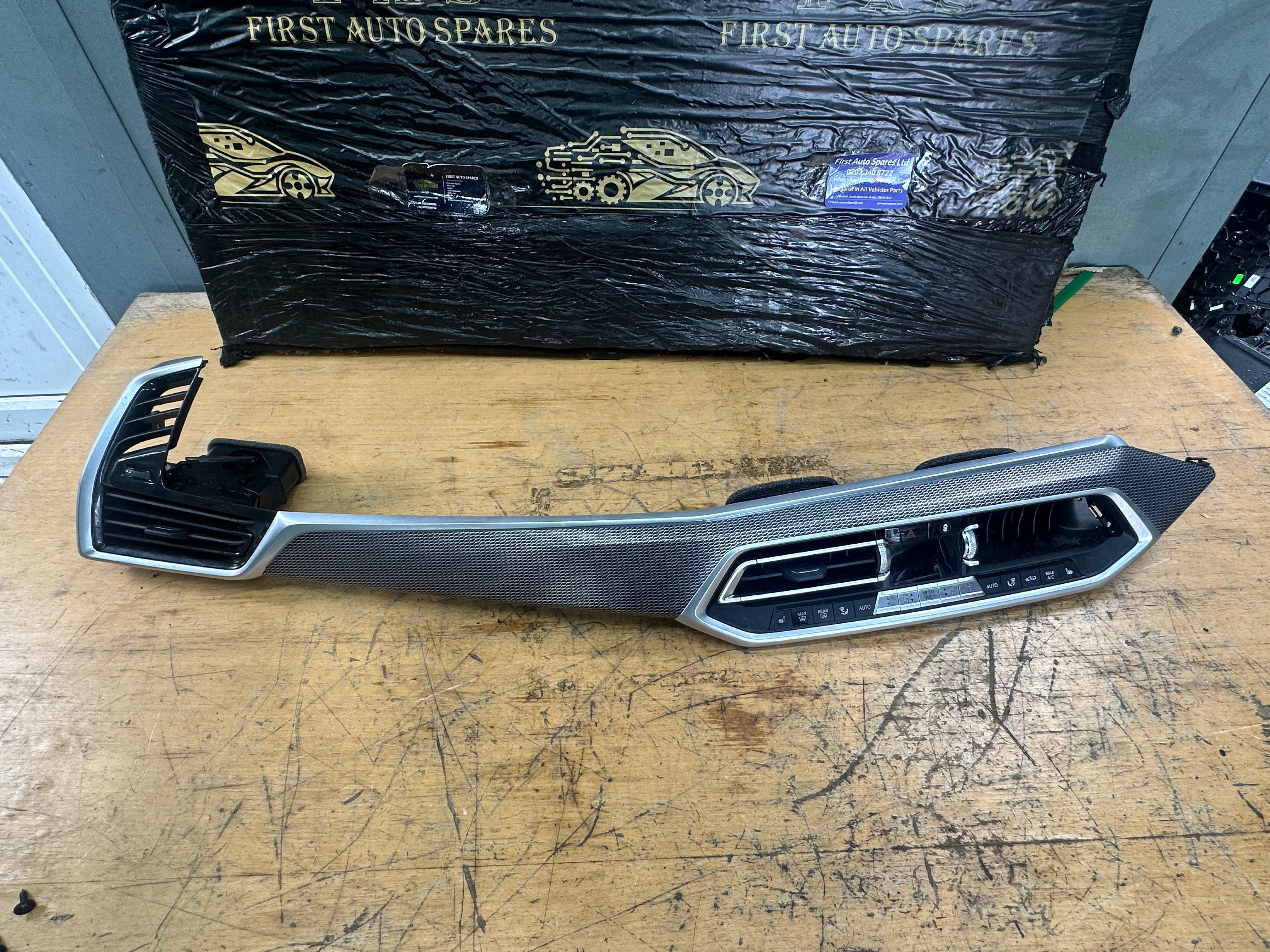 BMW X5 G05 Dashboard Centre Trim & Air Vents (8073203) (9458527)