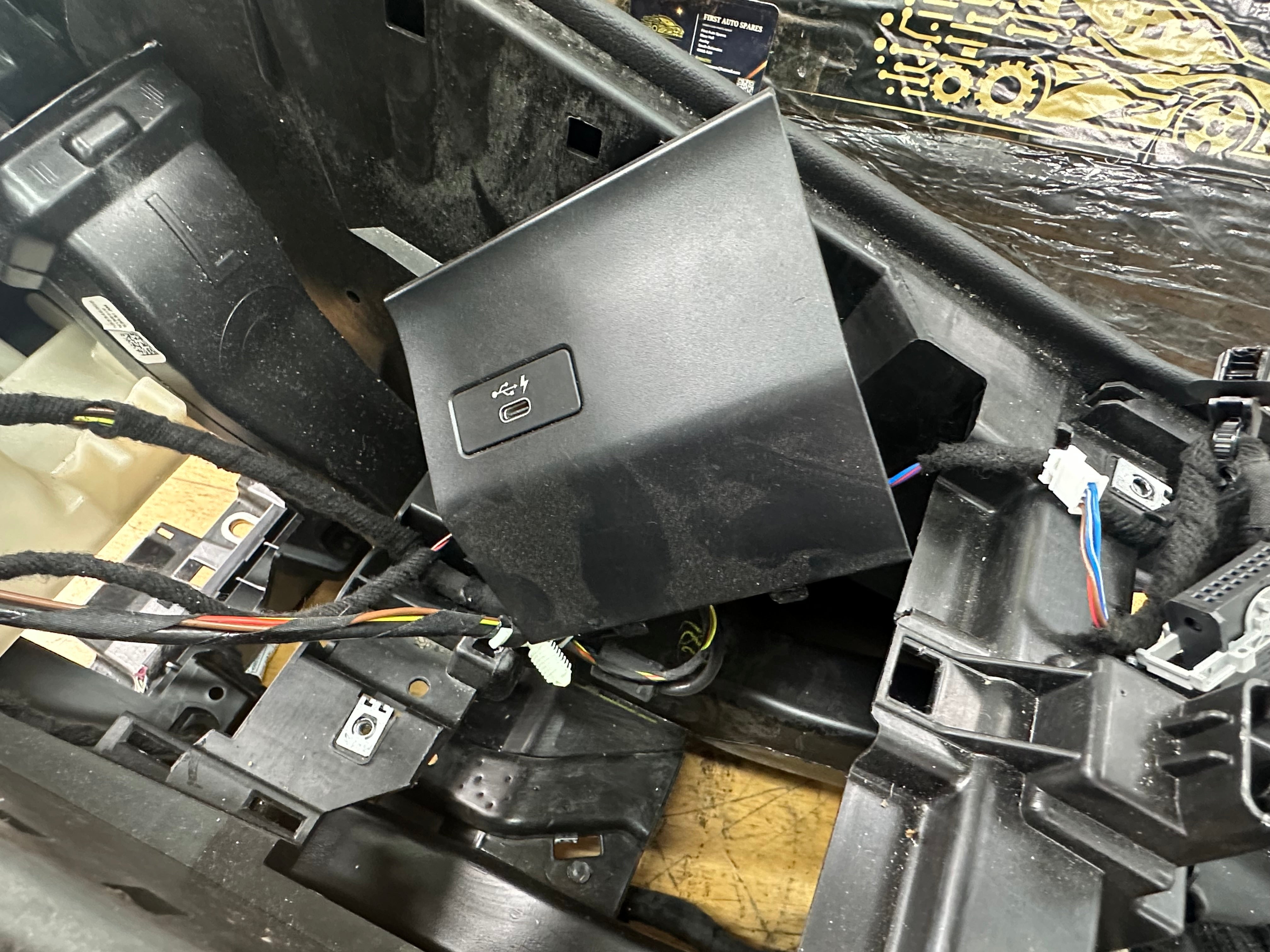 BMW X5 G05 2019 Center Console (939987309) (6521913785449) (9399726)
