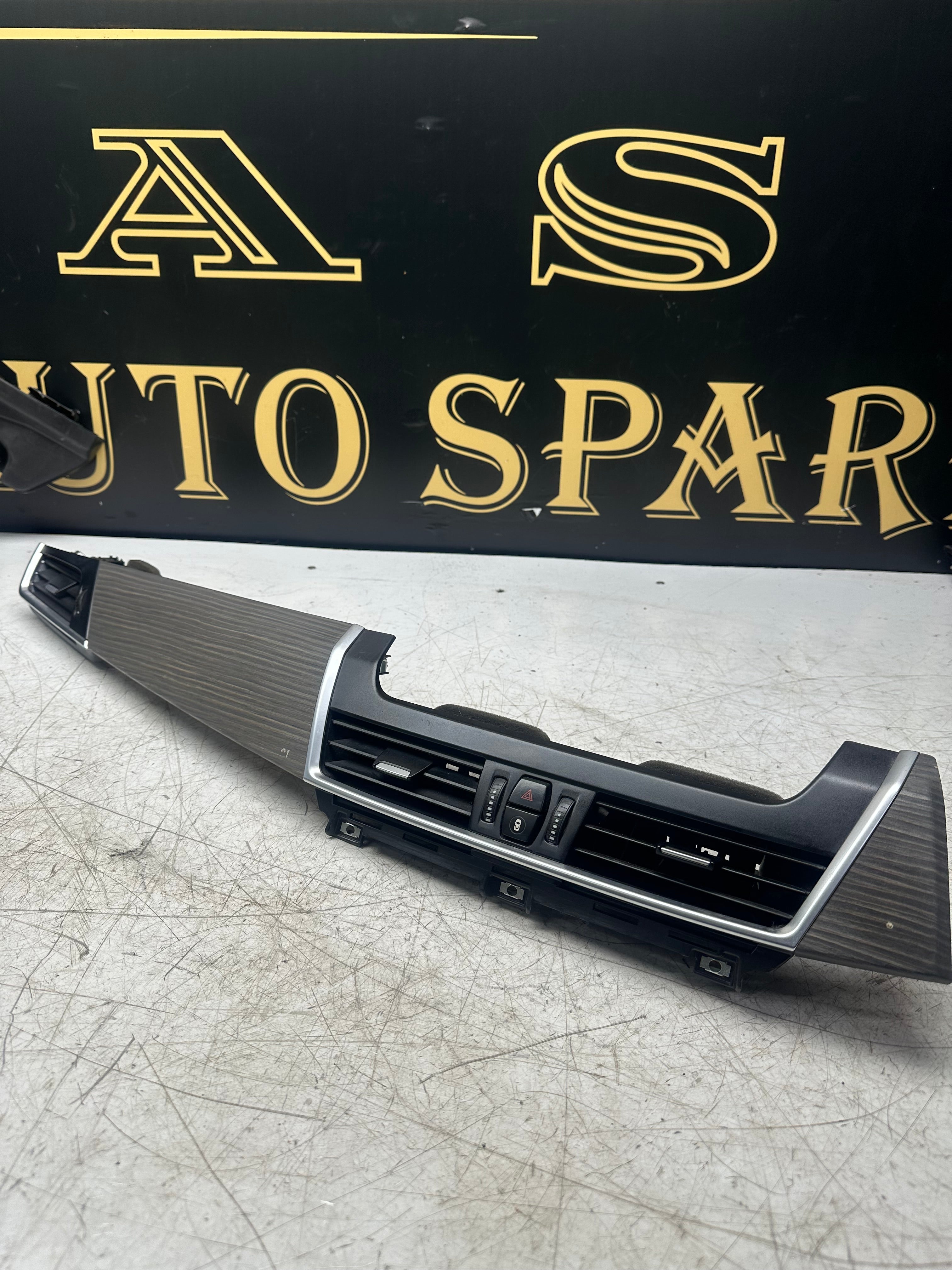 BMW 2 Series Gran Tourer F46 Dashboard Interior Cover Trim / Air Vents (2015–2021)(9287289)