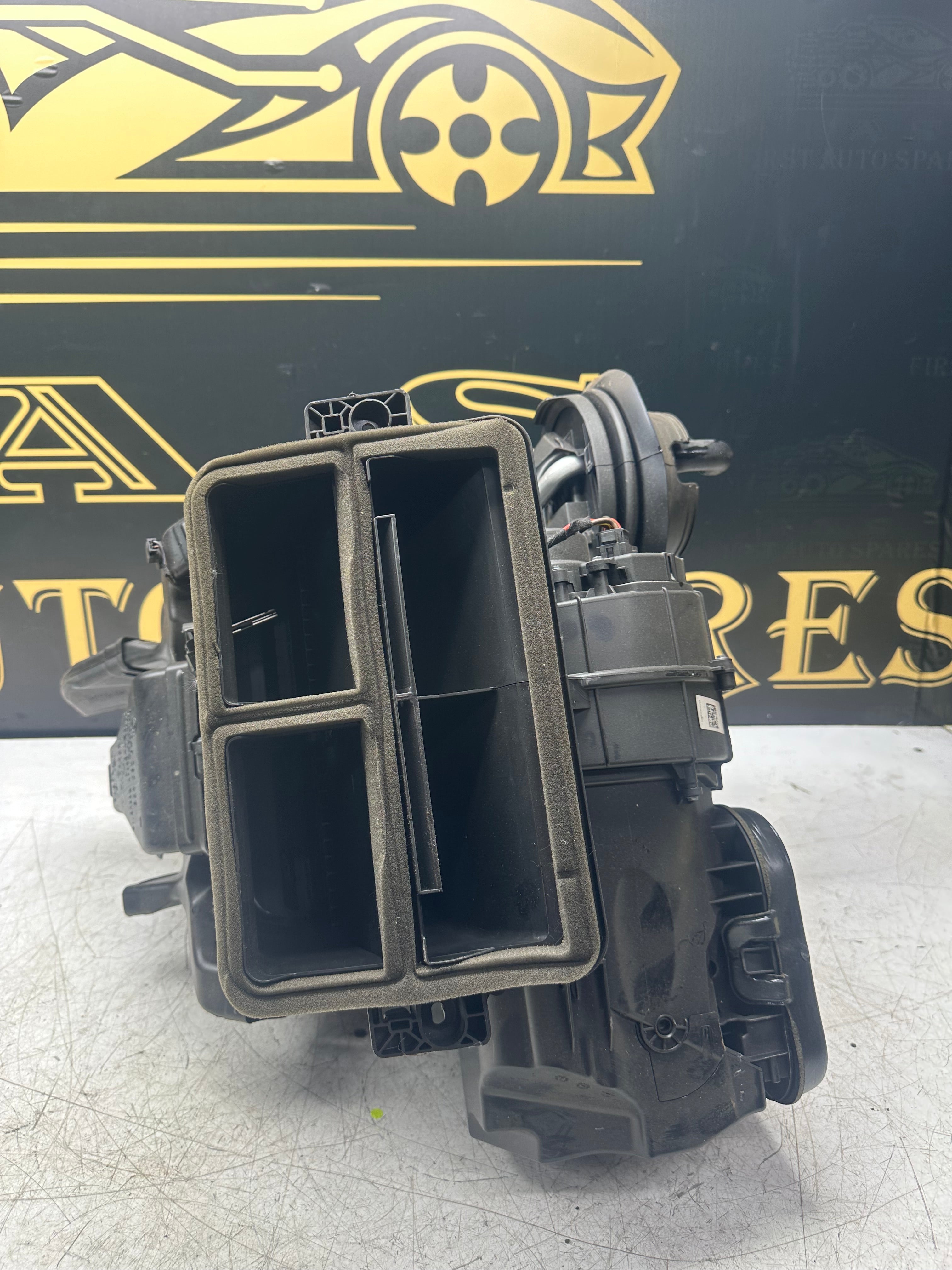 BMW F48/ MINI F60 Heater Box Housing Unit with Blower Motor 9383118 / 9263409