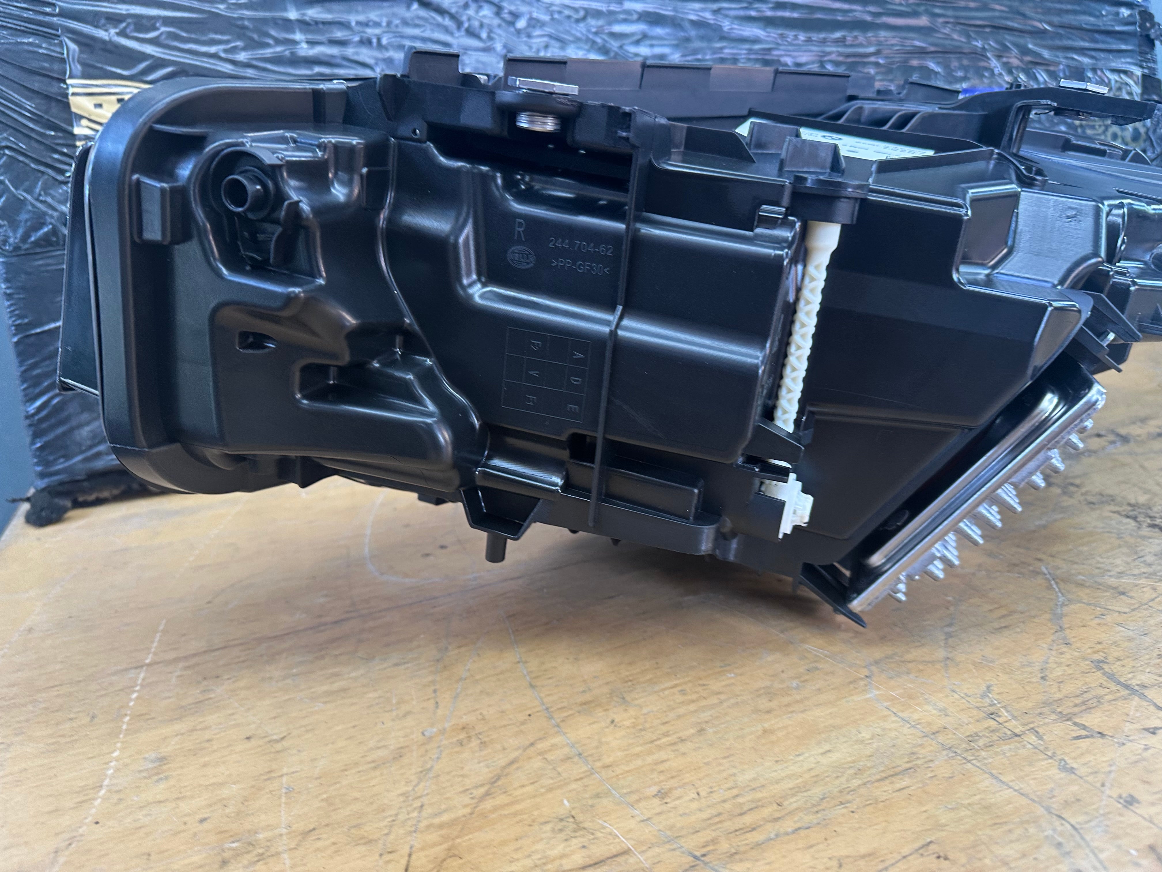 BMW 3 Series 2023-2025 Complete LCI LED Right Driver Side Headlight (7886662-05)