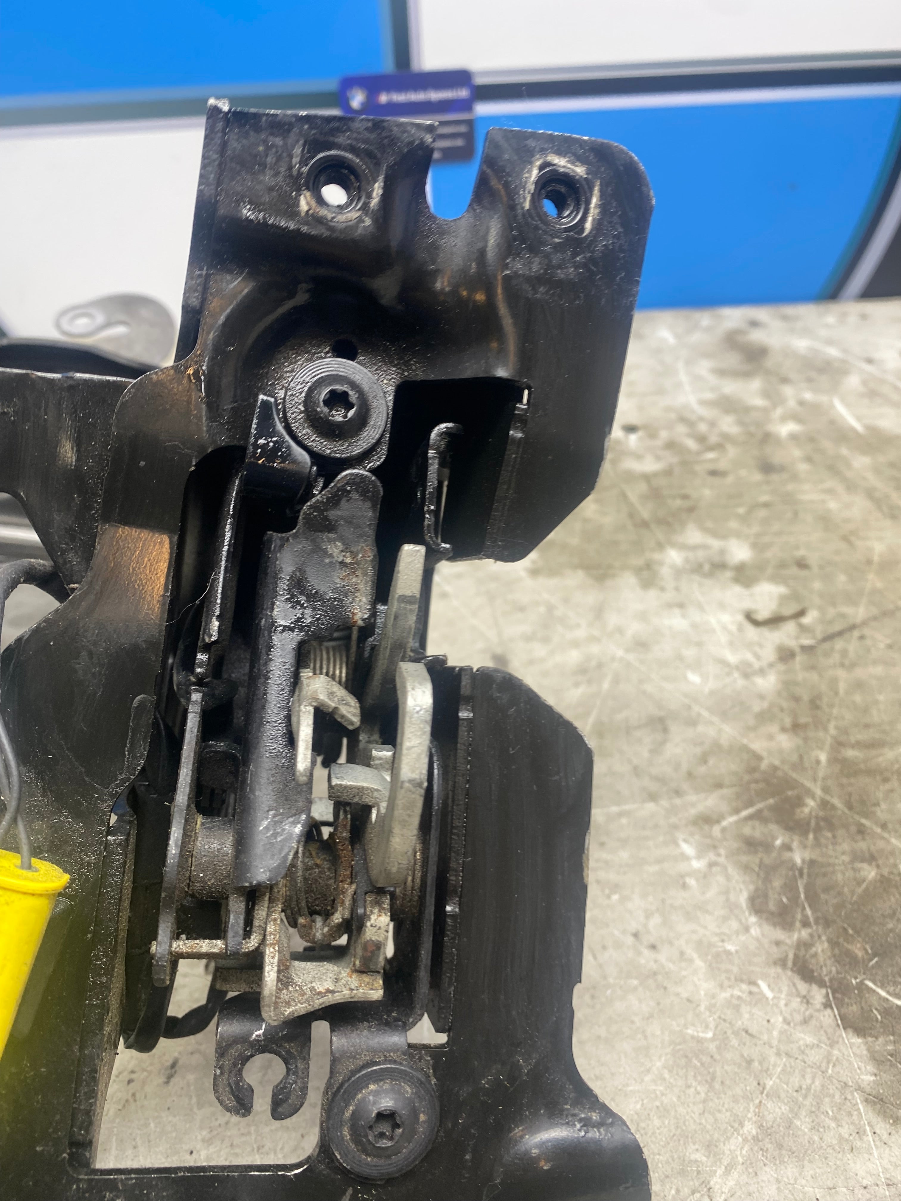 BMW 5 & 6 Series F10 / F06 Headlight Mounting Bracket with Lock