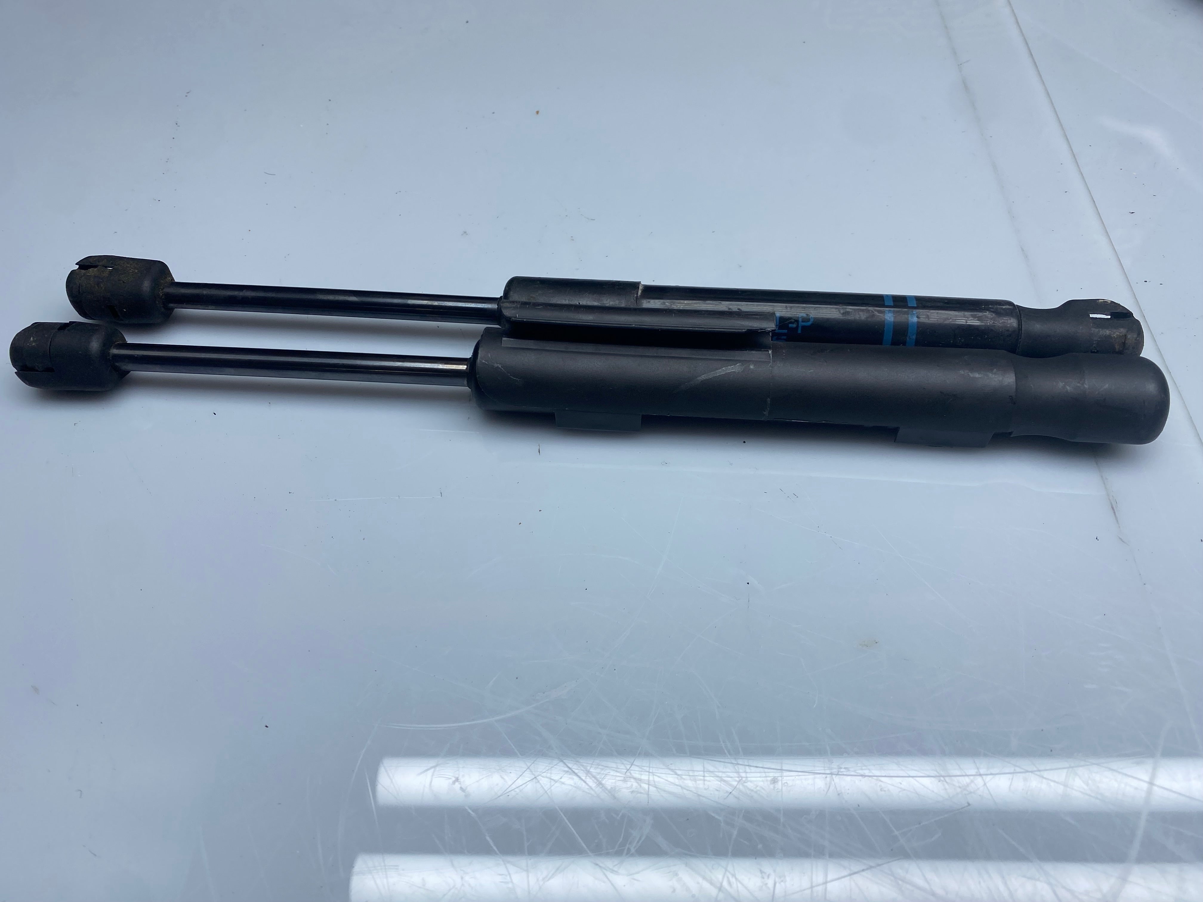 BMW 1 Series F20 / F21 Bonnet Struts Pair (51237239233-06) 2011–2019