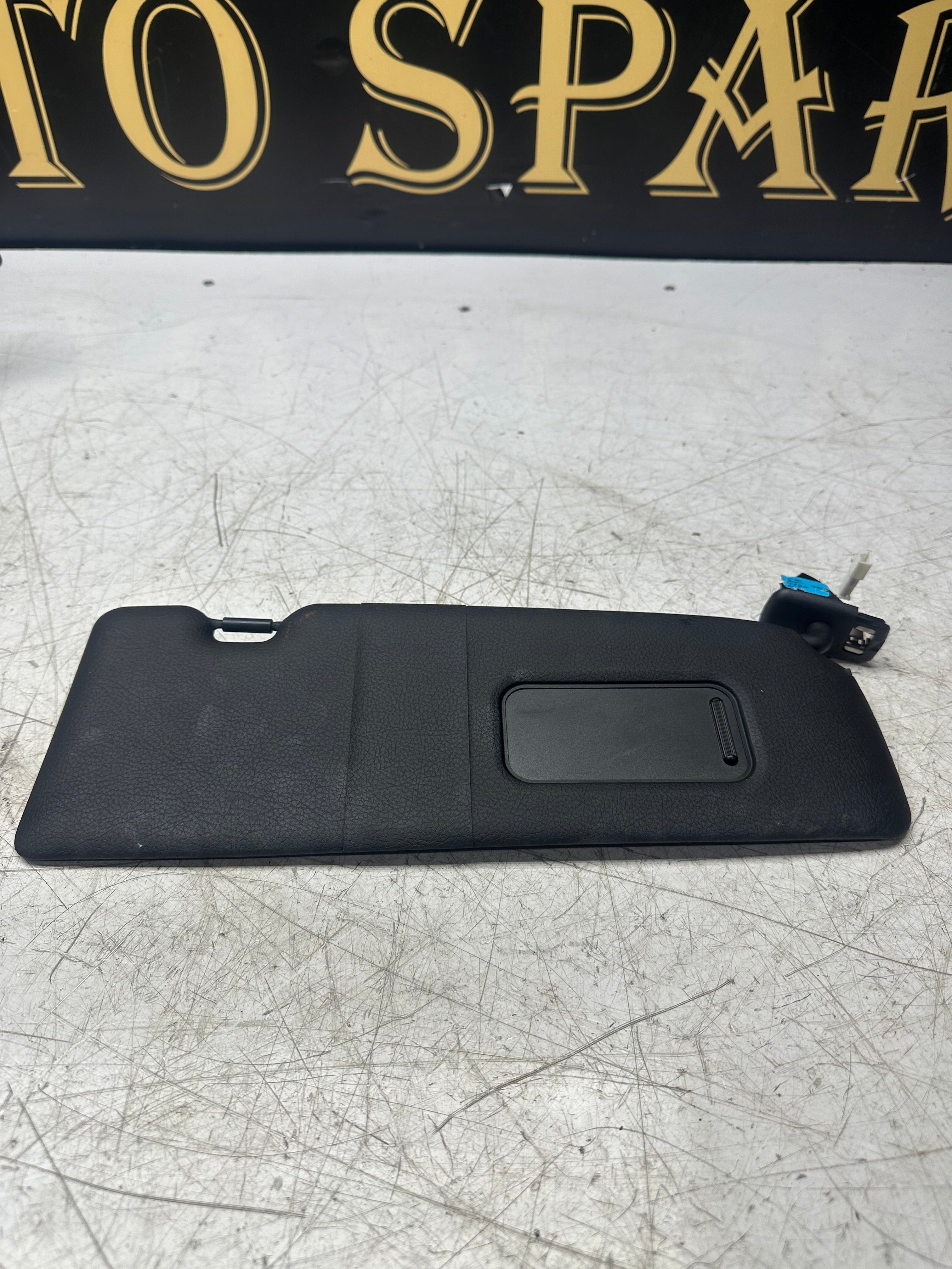 BMW 1 Series F20 / F21 Sun Visor – Right Side (2011–2019)(7319158)