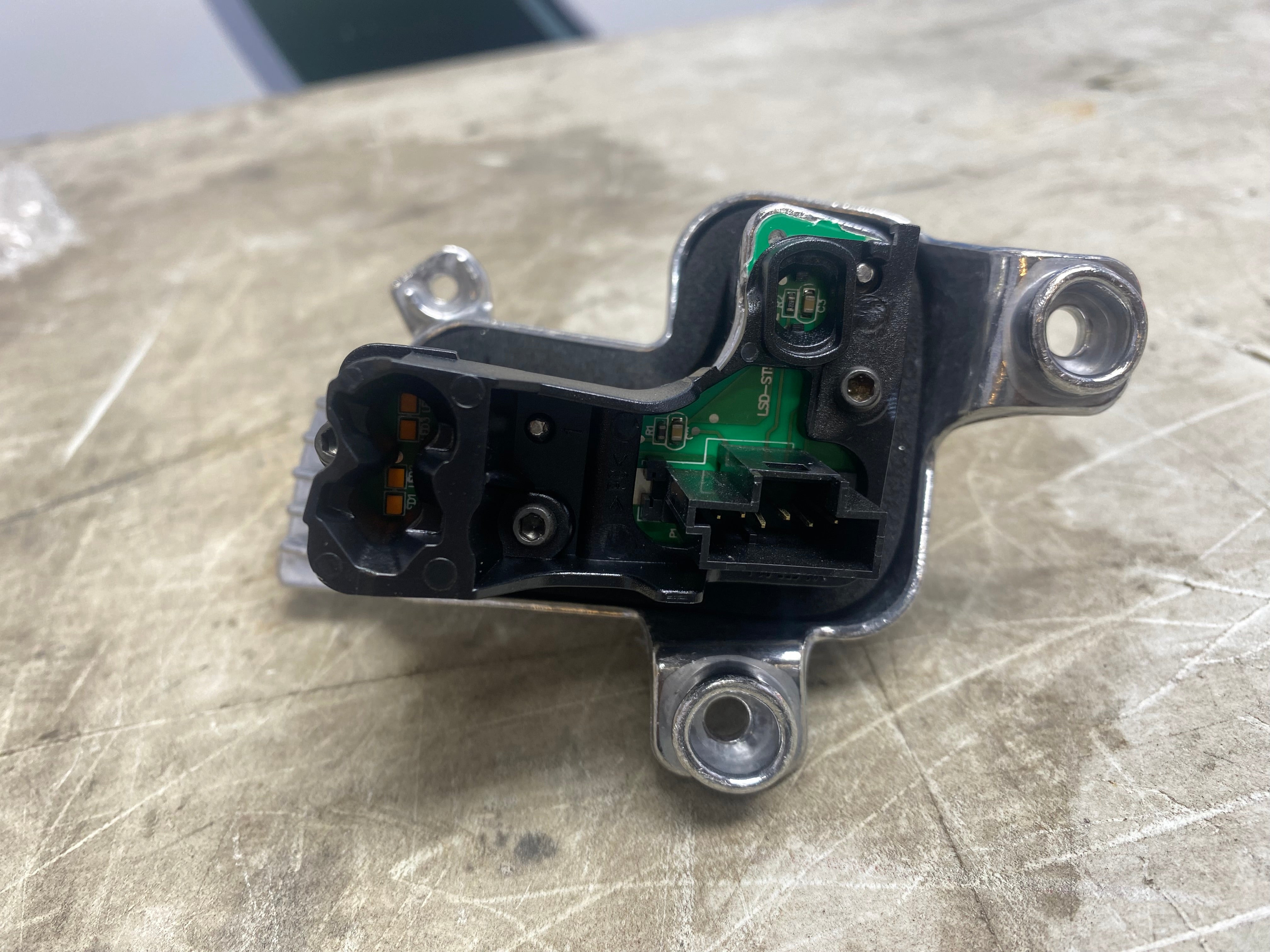 BMW 3 Series F30/F31/F80 Ballast Control Module Right Driver 198678-02–2012–2019