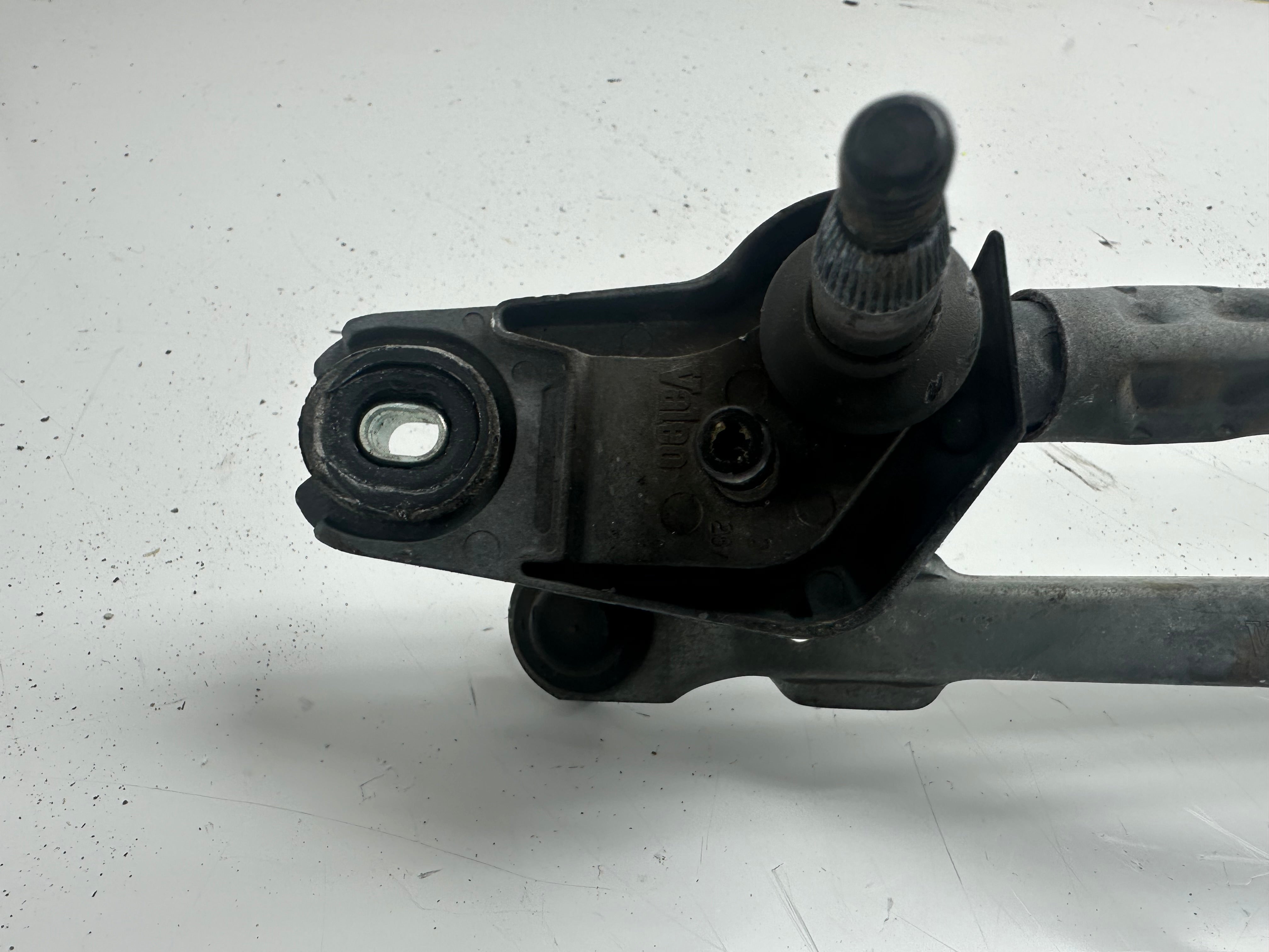 Toyota Aygo 2012 Front Wiper Motor & Linkage (53630187) (PA-66GF15)