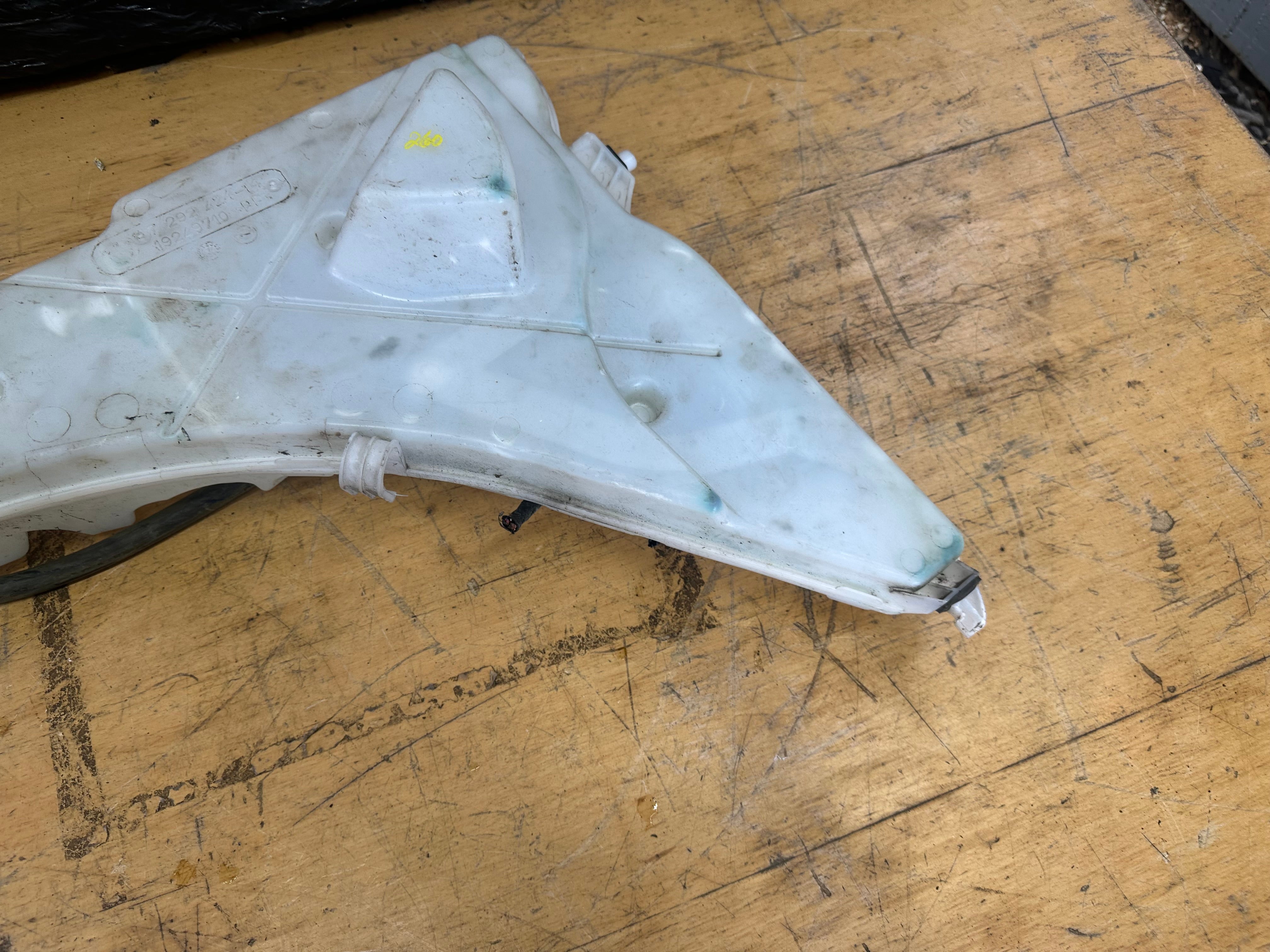 BMW X5 F15 2014–2018 M Sport Windscreen Washer Bottle (7292424) (7292424-14)