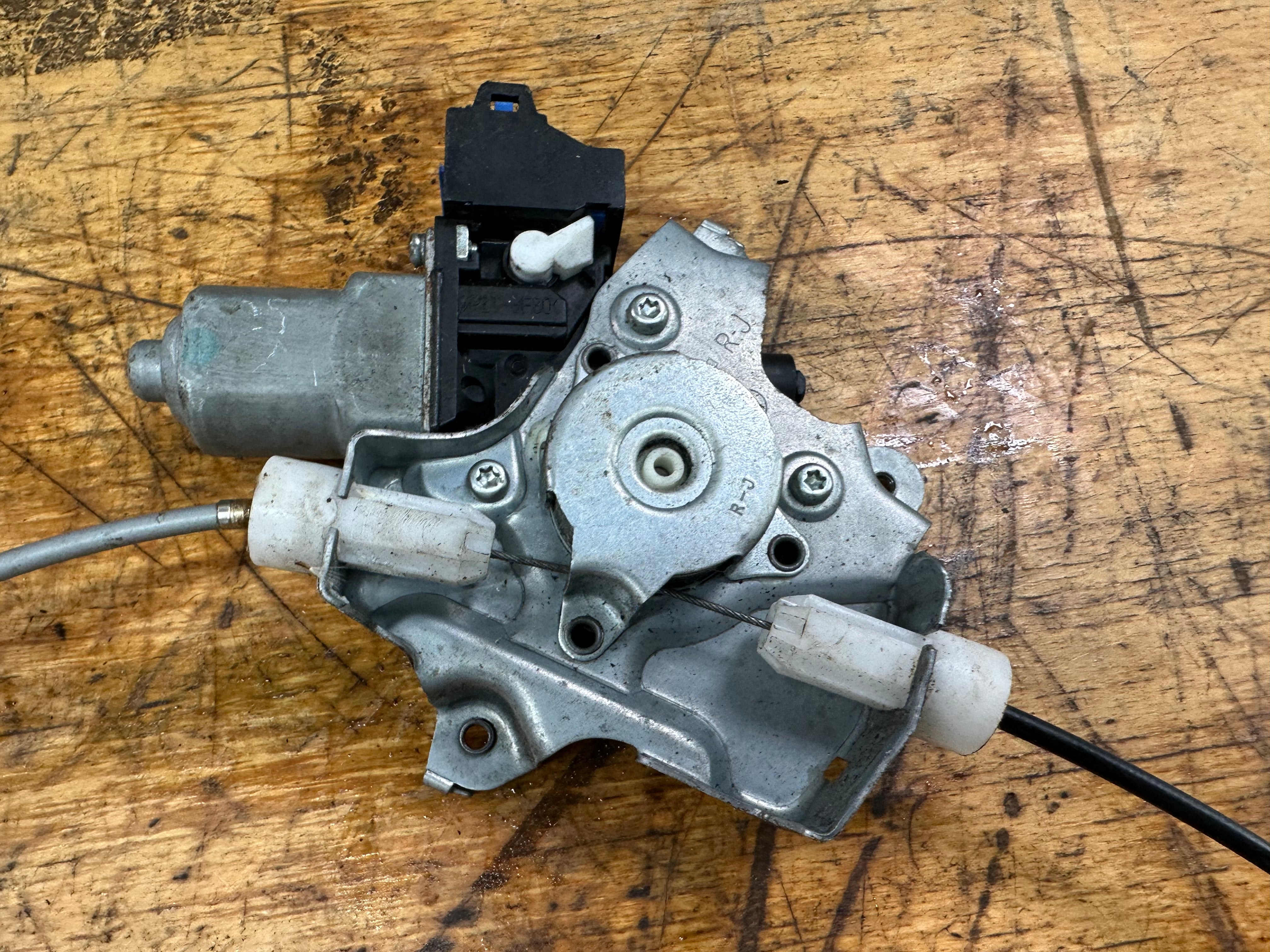 Nissan Juke 2010-2014 Right Front O/S/F Window Regulator (80730JX00B) (WR07-141)