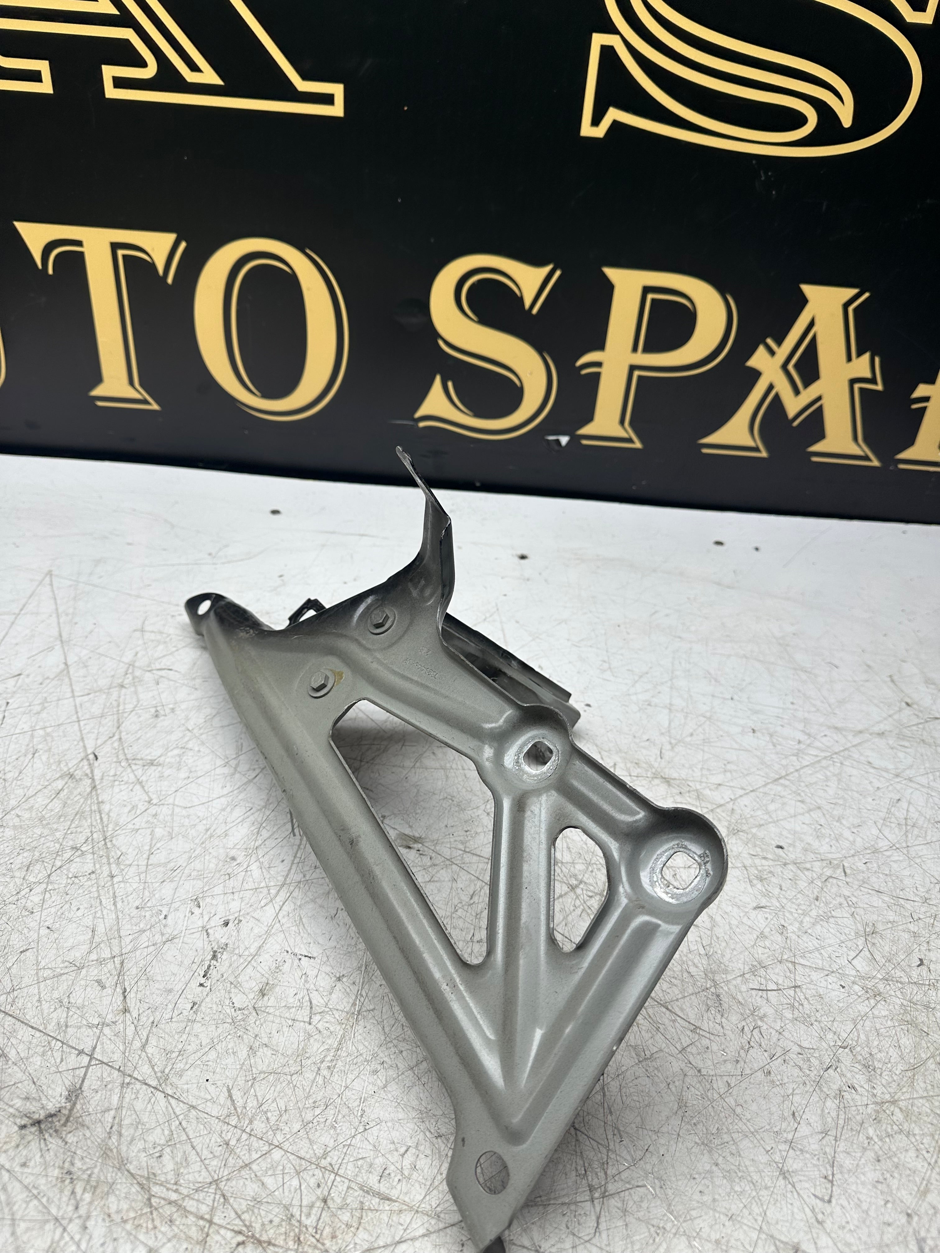 BMW X1 F48 Wing Panel Bracket Set – Left Passenger Side (7329447)