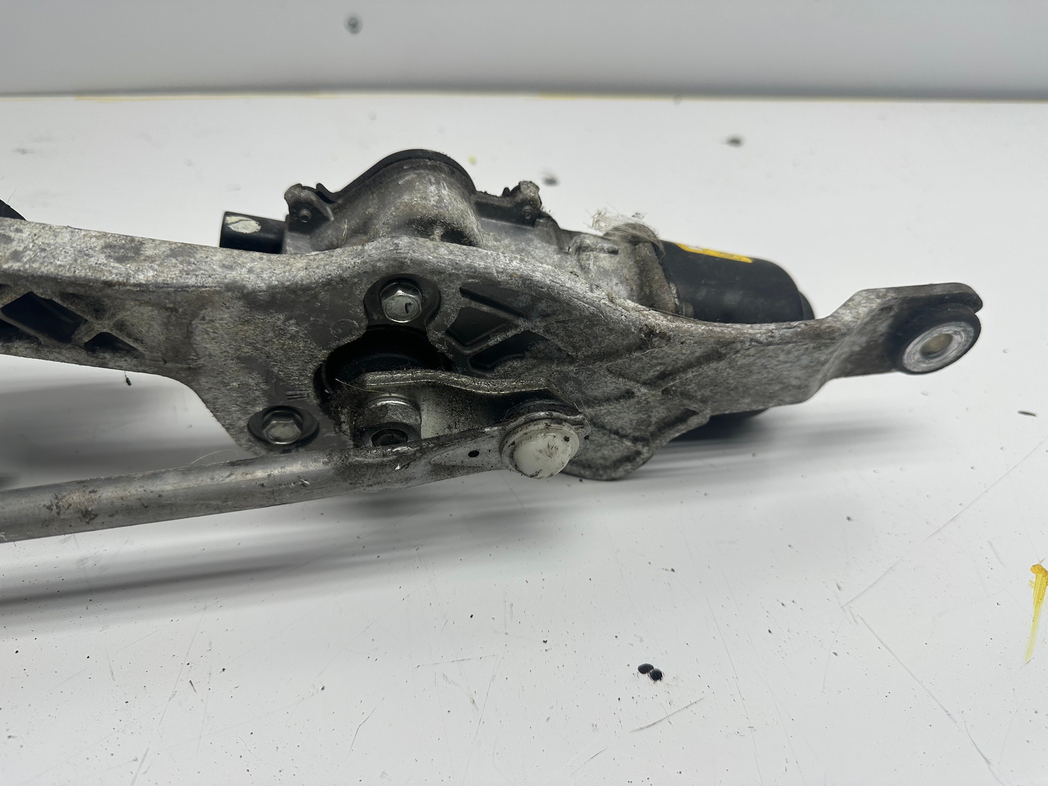 Mazda 2 2009 Front Wiper Motor & Linkage (DF80 9602B-092)