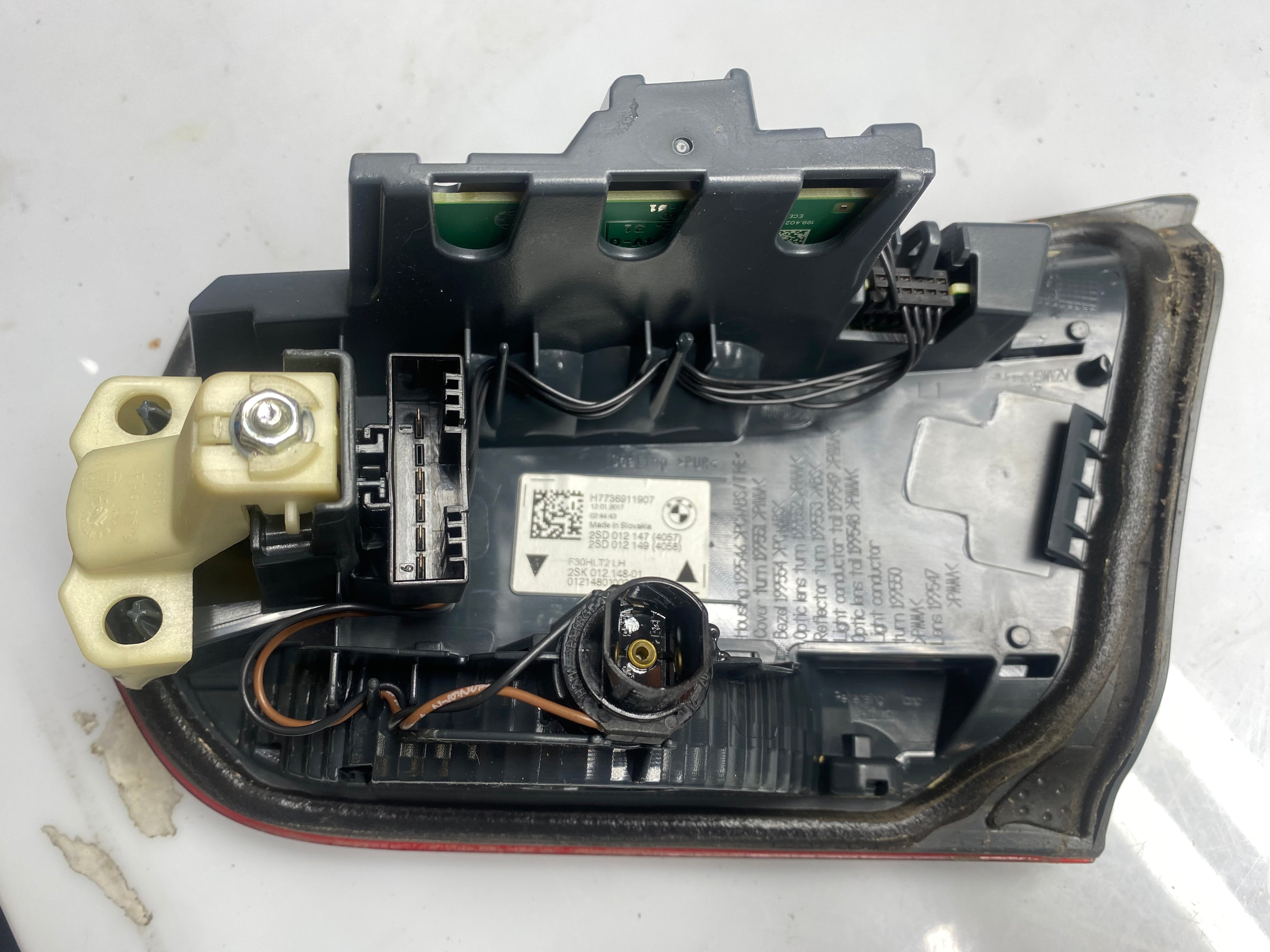 BMW 3 Series F30 LCI Passenger Side Rear Inner Tail Light – 2015–2018 (H7736911907)