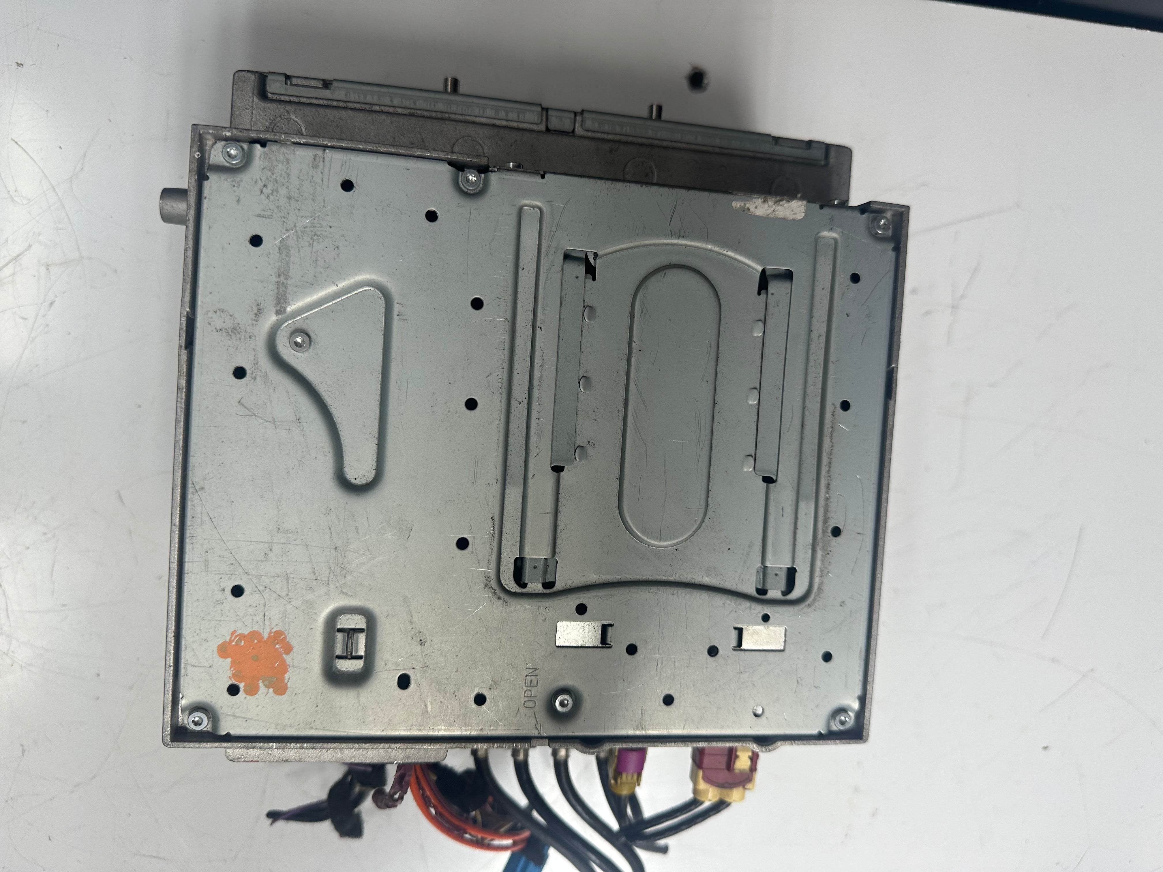 Harman High Command GPS Navigation NTG5 HU5 (A2059008430) (1531551-000)