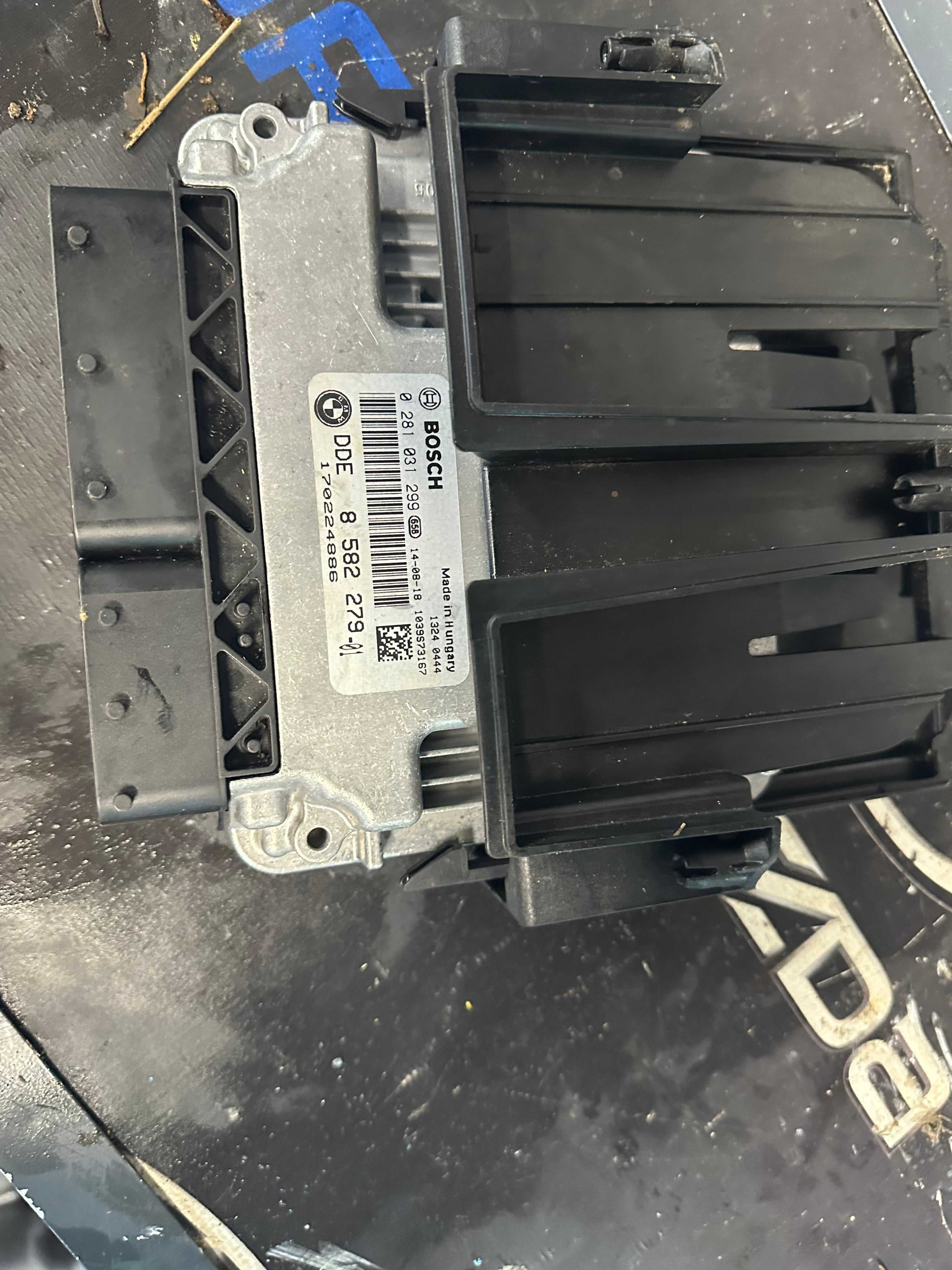 BMW Engine Control Unit (ECU) (DDE 8582279-01)