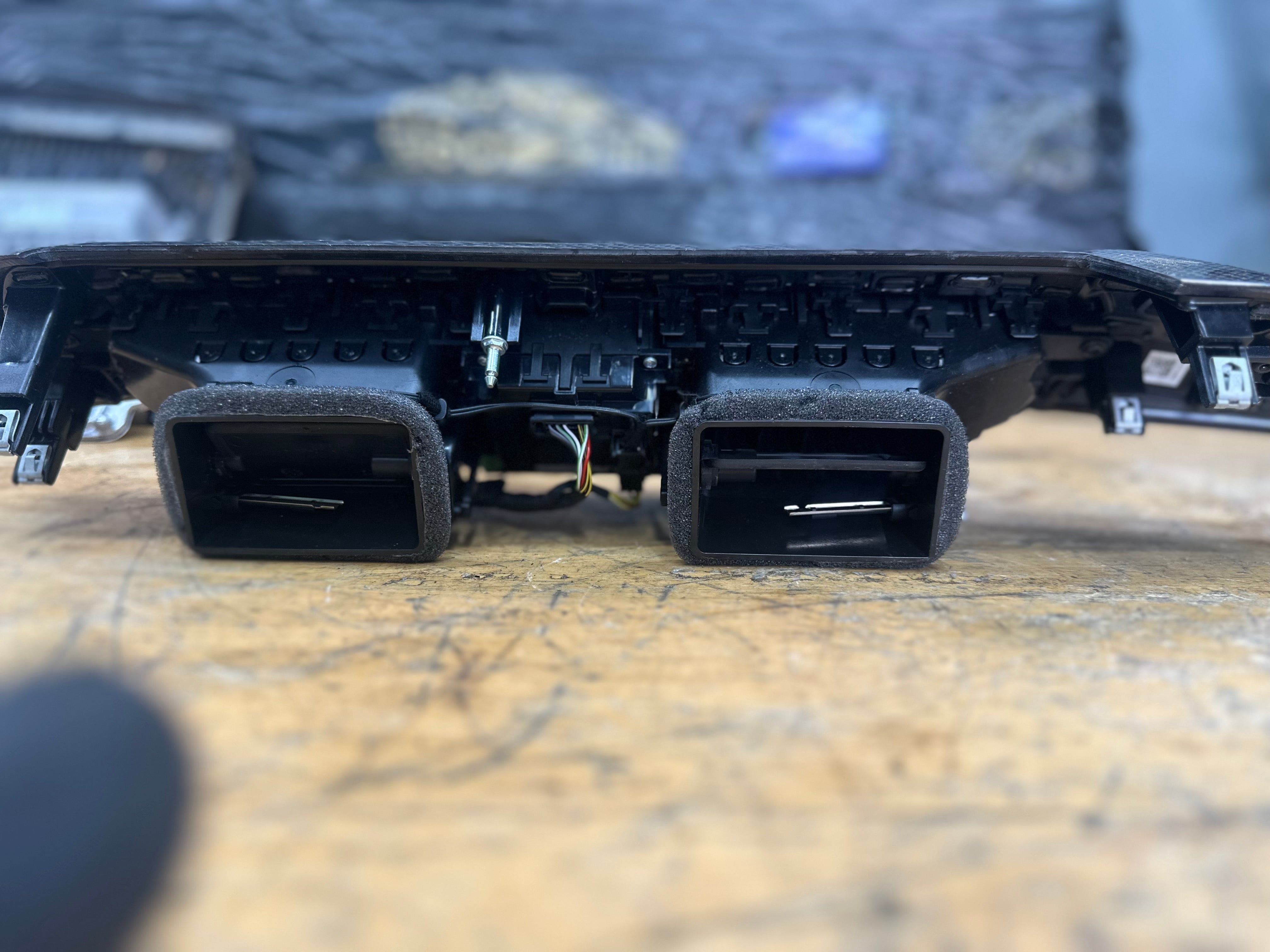 BMW X3M / X4 Series G01 G02 Air Vent Grill – AC Climate Control Panel (9855409)