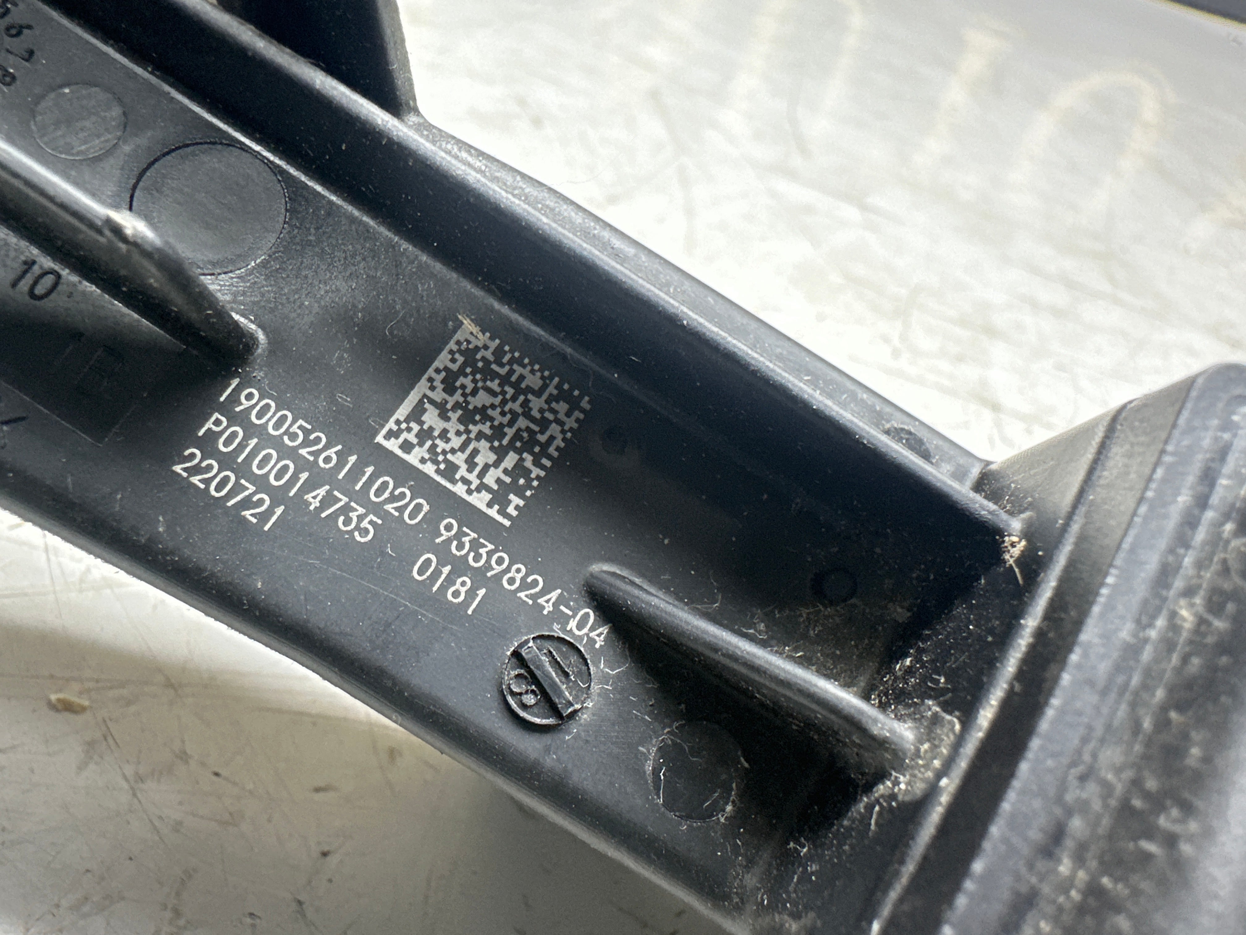 BMW 5 / 6 / 7 / X3 / X4 Series B+ Positive Terminal Point Distribution Box (9339824-04)