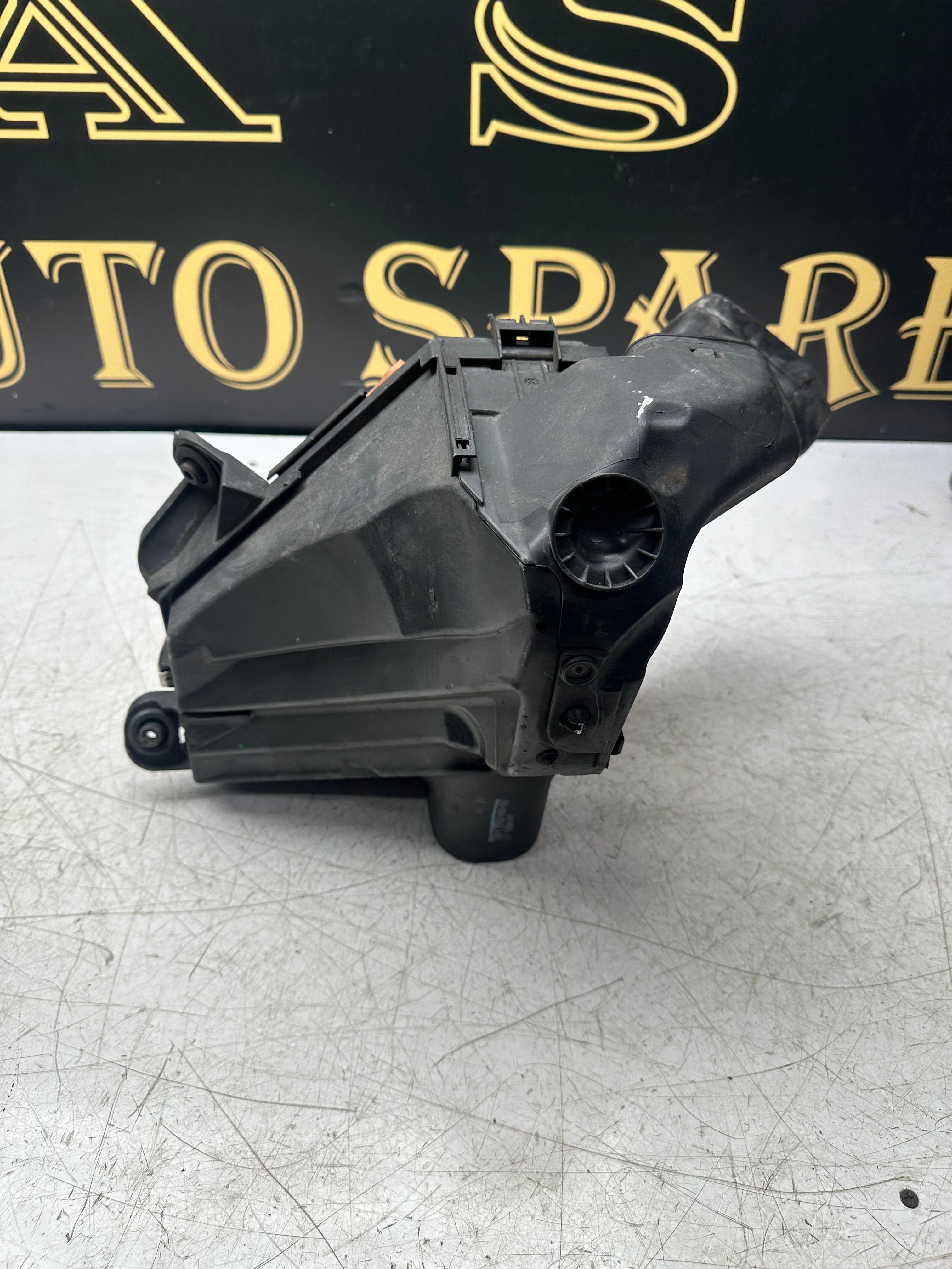 BMW 1 & 3 Series Air Filter Box Housing (2011–2019)(7797460 / 7797466 )