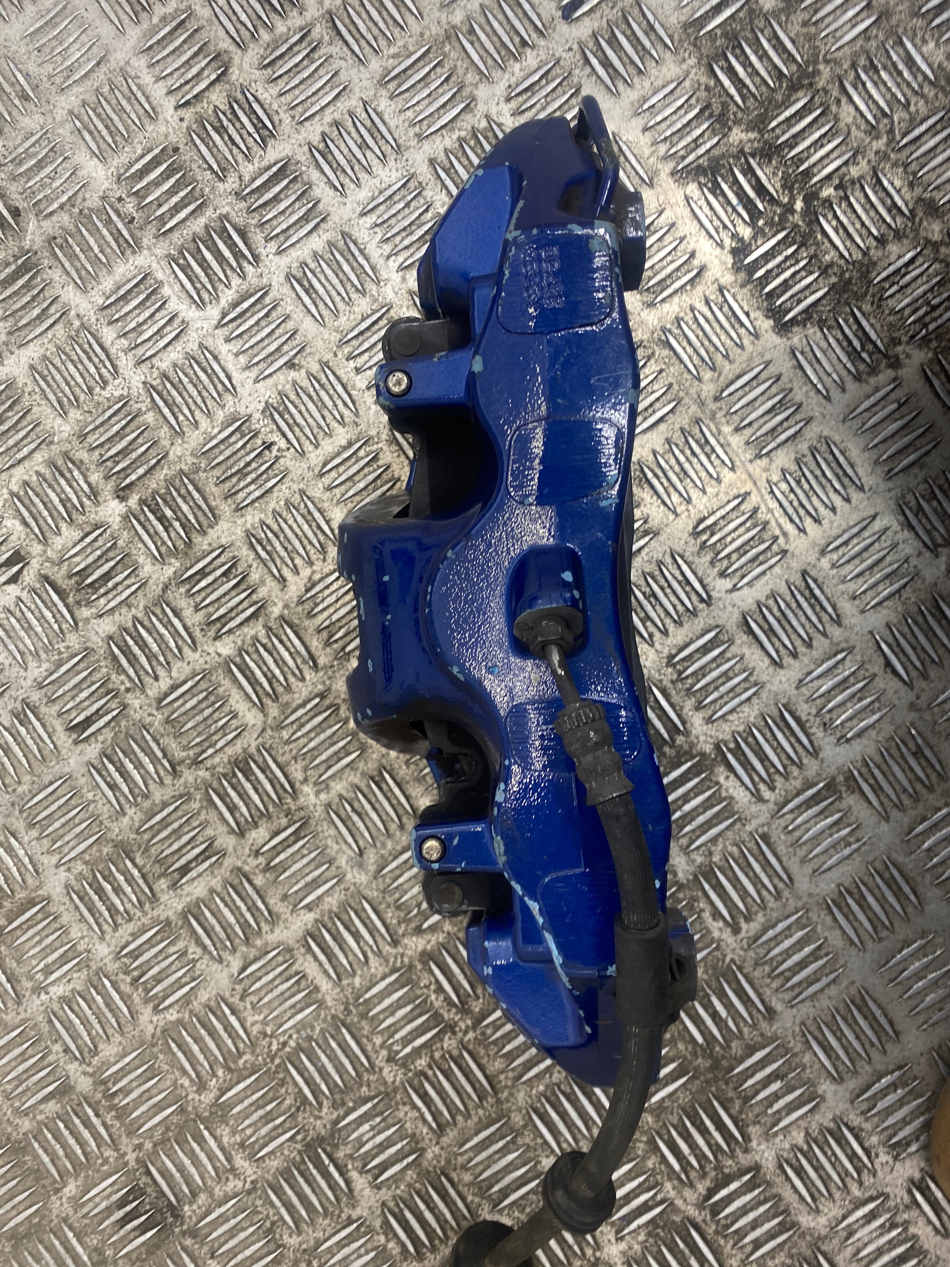 BMW Blue Brembo Front Left Side Brake Calipers – M5 / M6 – 30/34/36