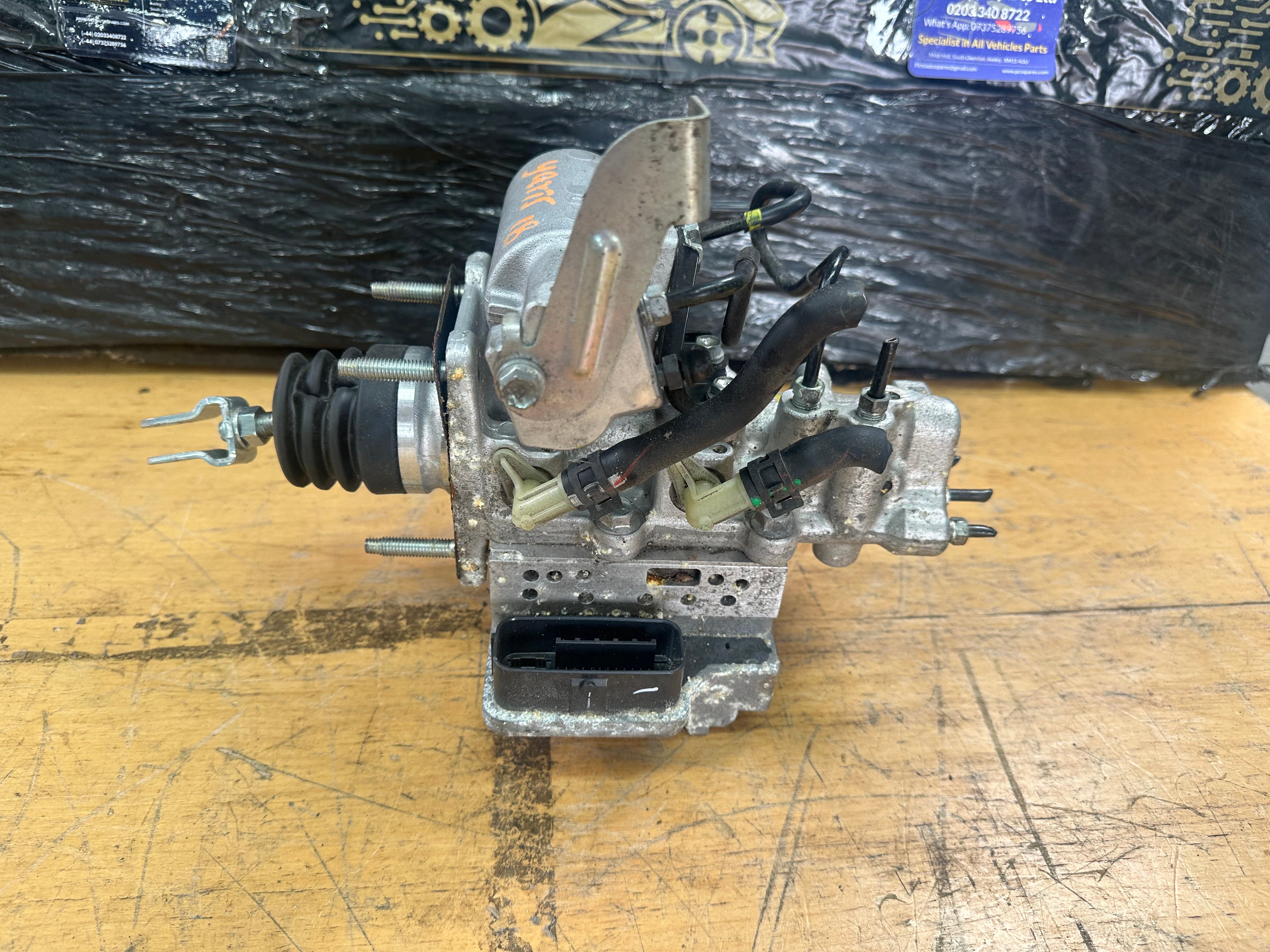 Toyota Yaris 2015–2020 1.5 Hybrid ABS Pump Module (47210-52500) (47270-47030)