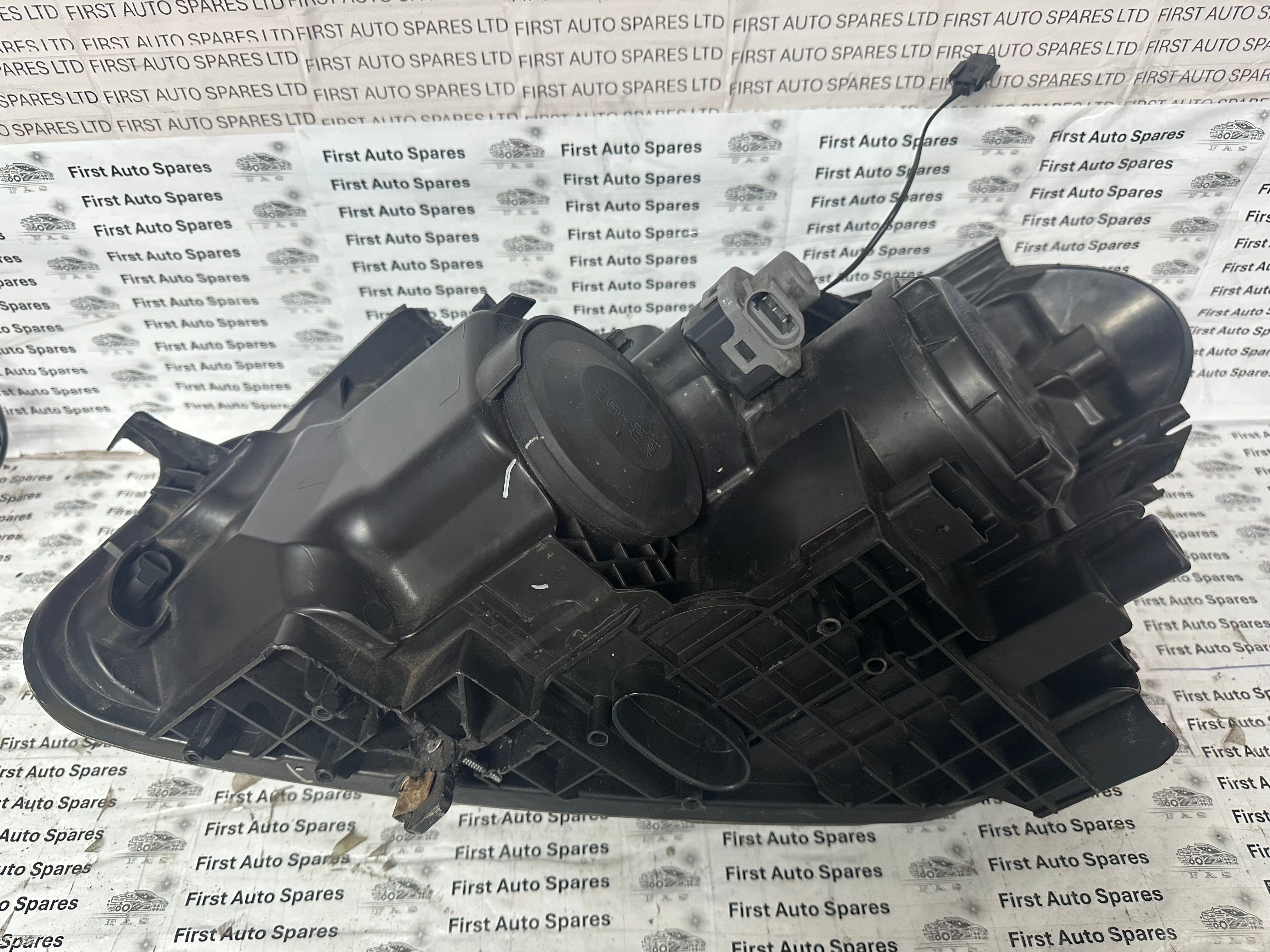 Nissan Qashqai J10 2013 Right Front Headlight (26010-BR01B)