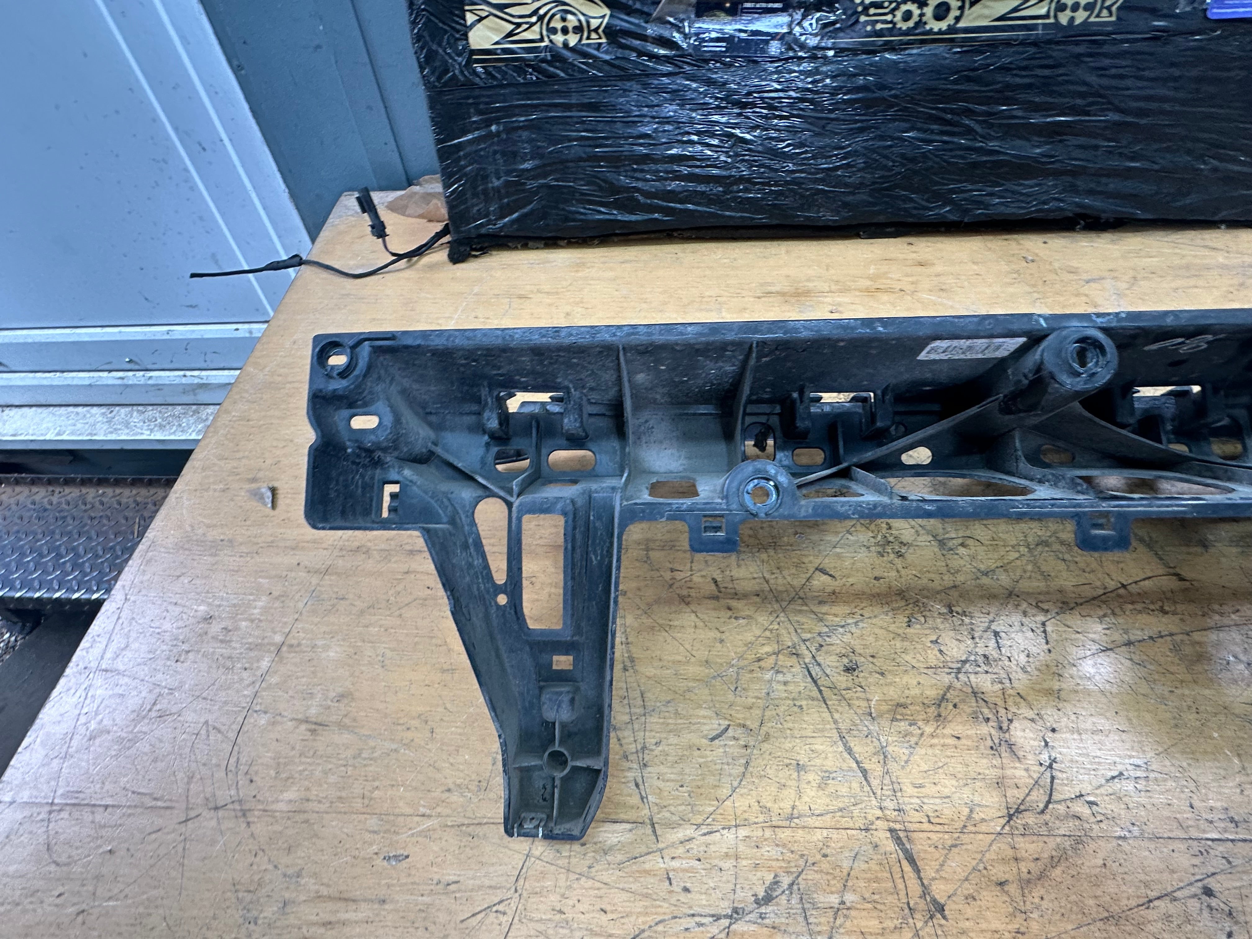 BMW X5 Series F15 Rear Bumper Centre Bracket Mount (7294391)